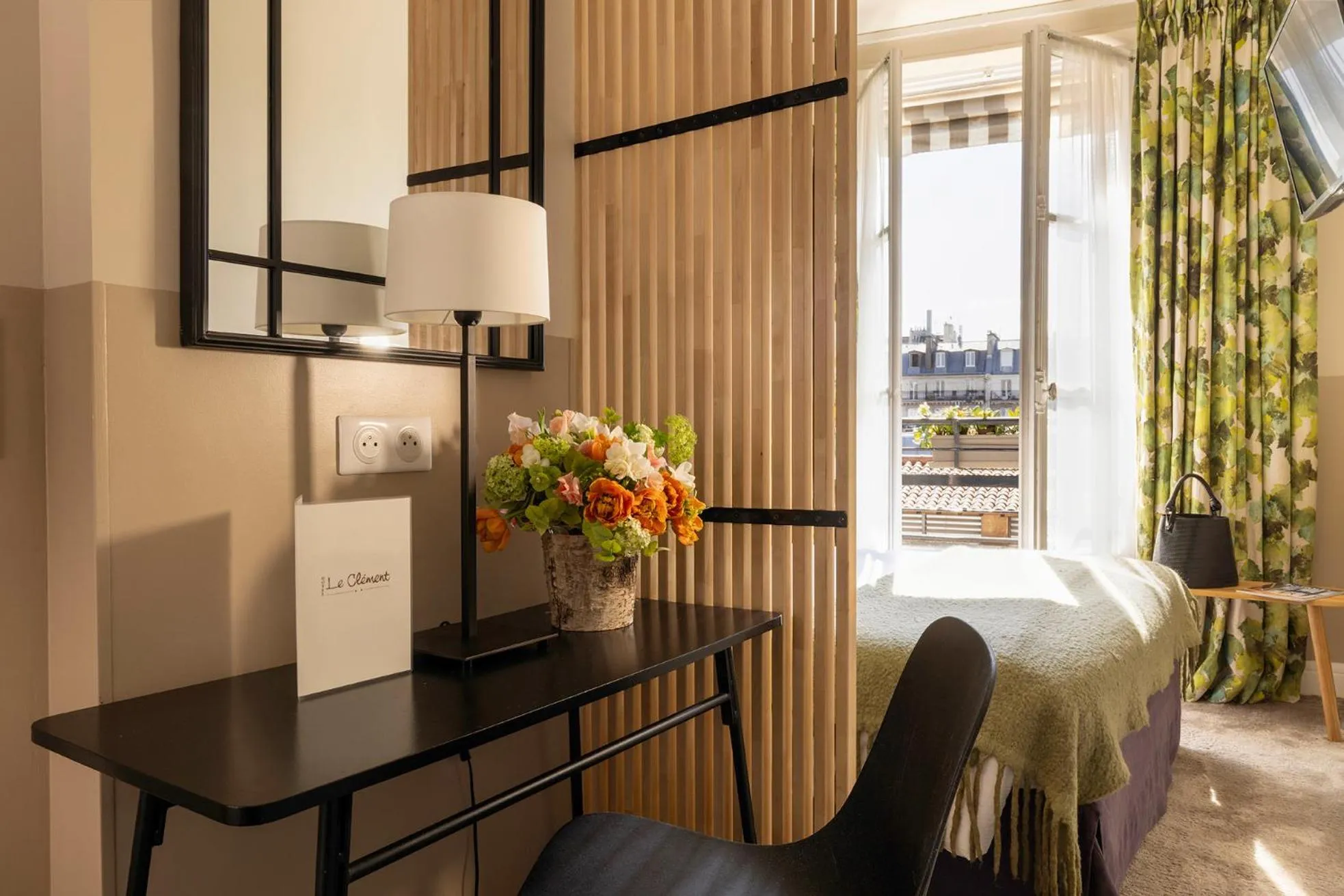 Photo of the whole room, Bed in Hotel Clément