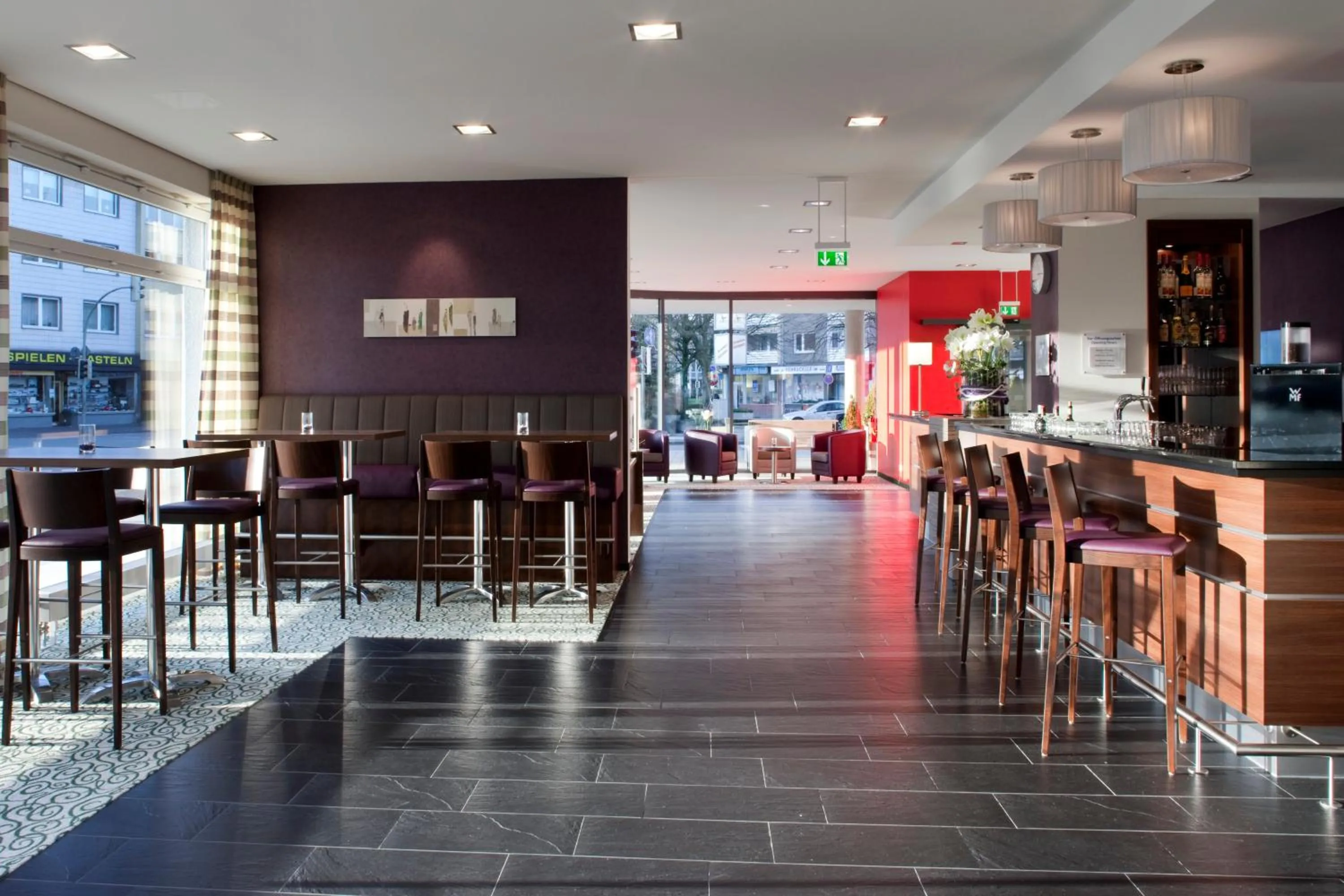 Lounge or bar in Holiday Inn Express Gütersloh by IHG