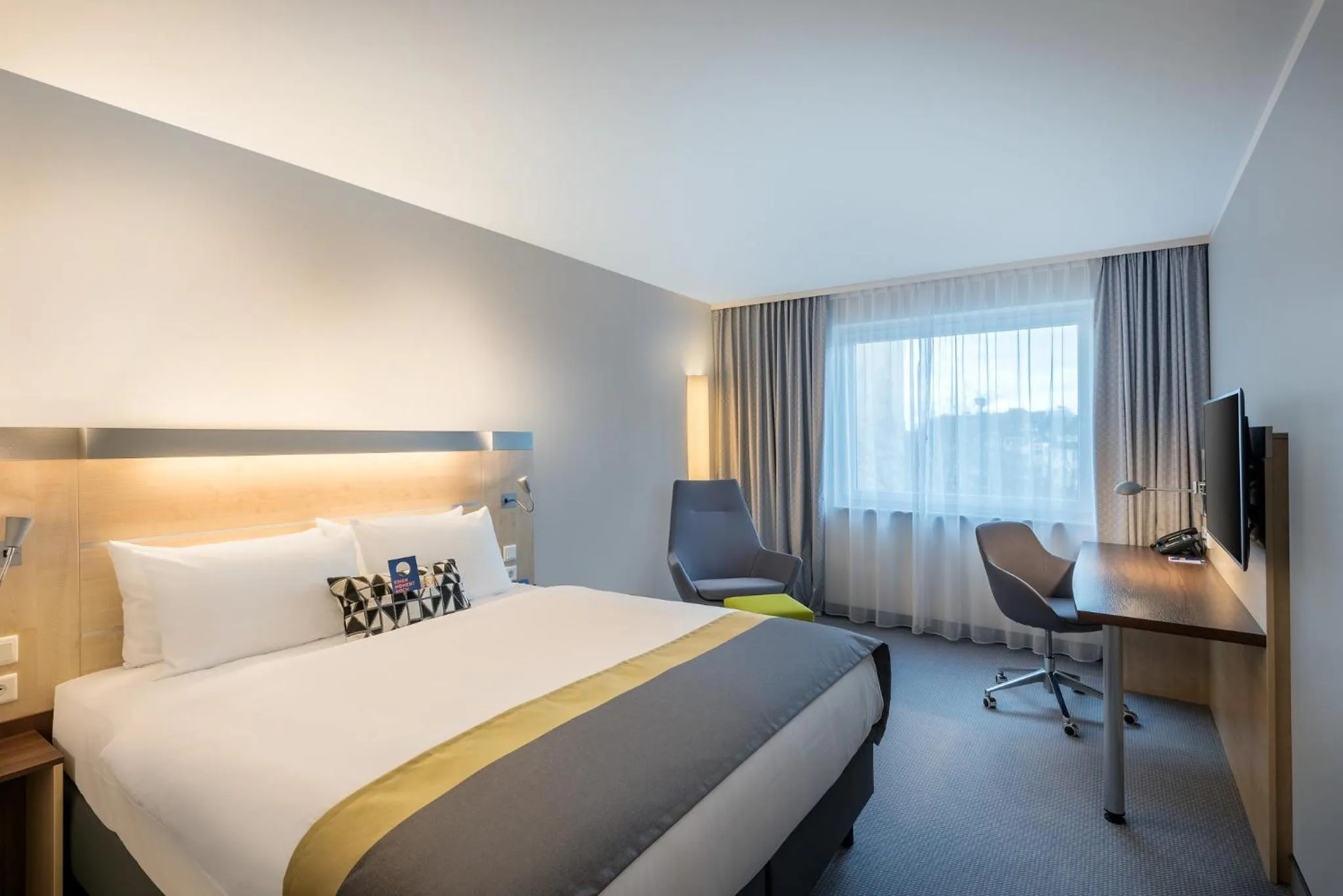 Photo of the whole room, Bed in Holiday Inn Express Gütersloh by IHG