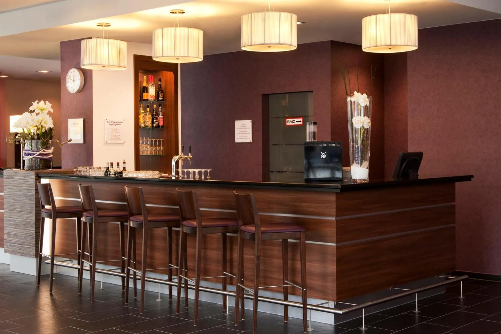 Lounge or bar in Holiday Inn Express Gütersloh by IHG