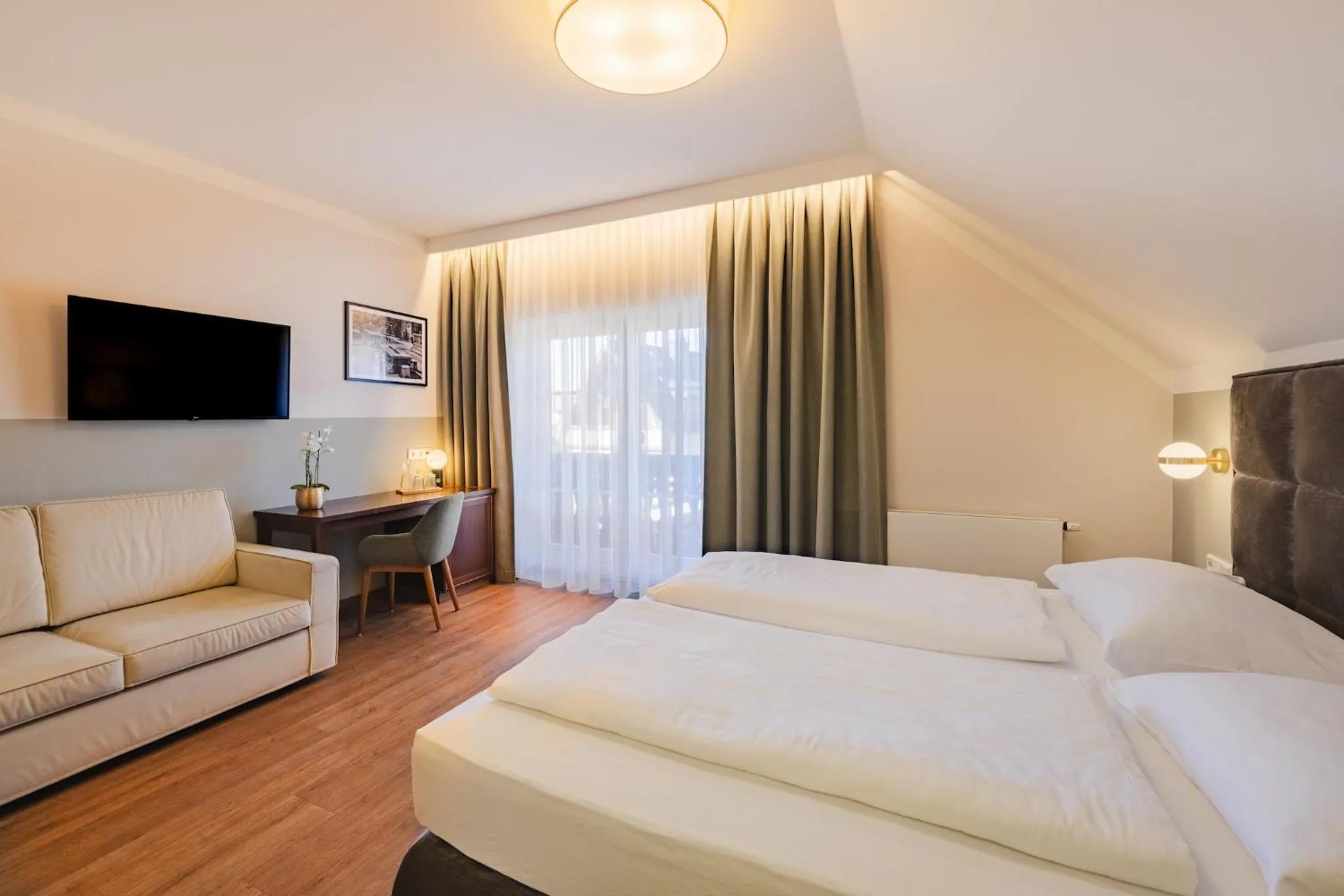 Photo of the whole room, Bed in Hotel Friesacher`s Aniferhof