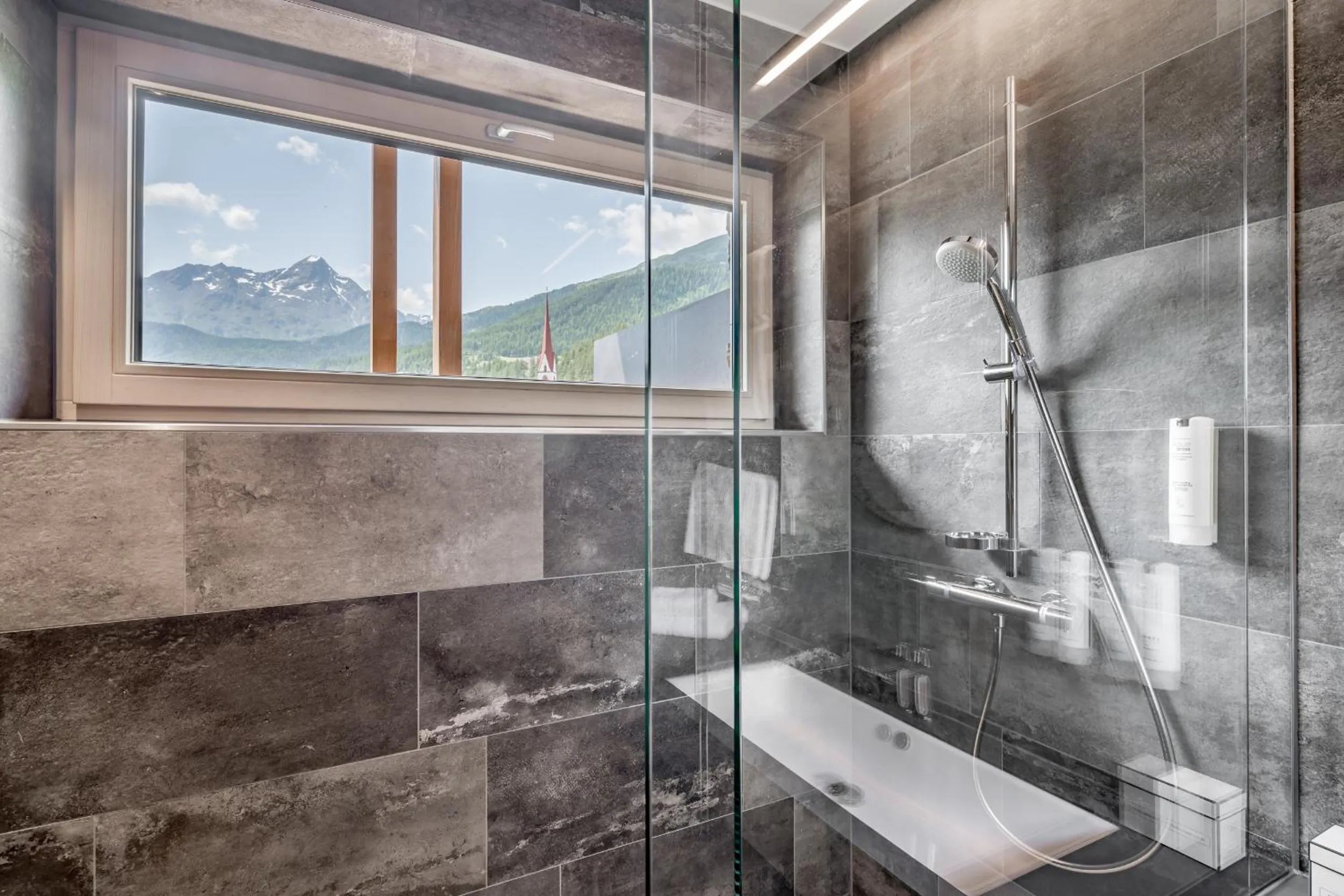 Bathroom in Hotel Tyrolerhof