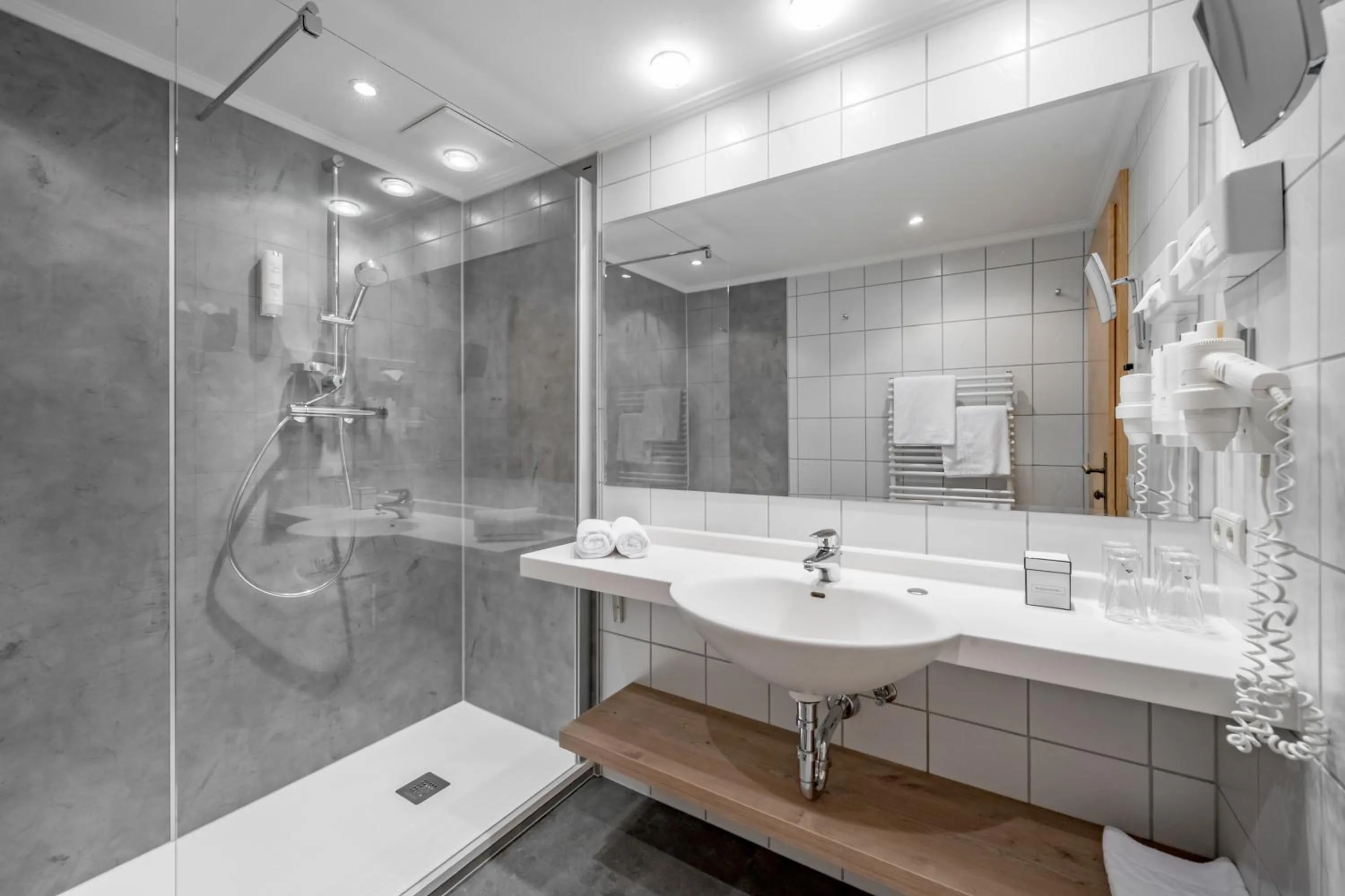 Shower in Hotel Tyrolerhof