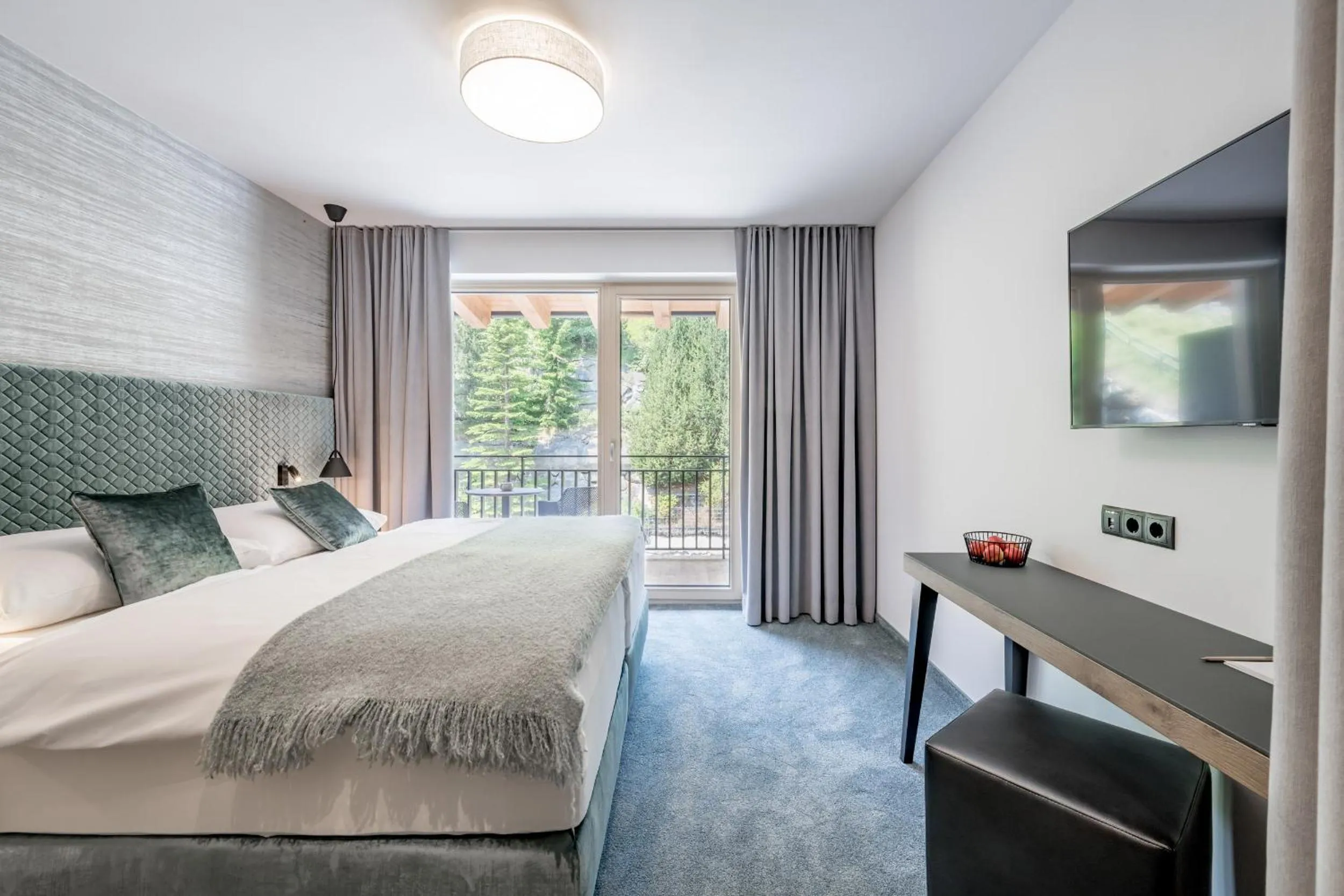 Bedroom, Bed in Hotel Tyrolerhof