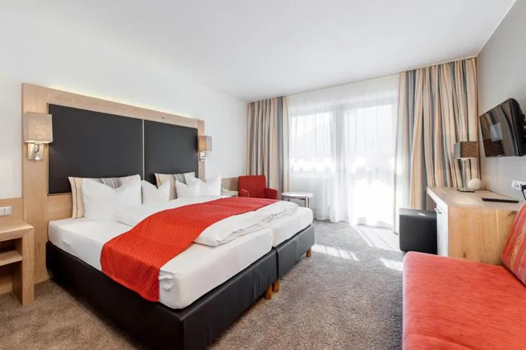 Bedroom, Bed in Hotel Tyrolerhof