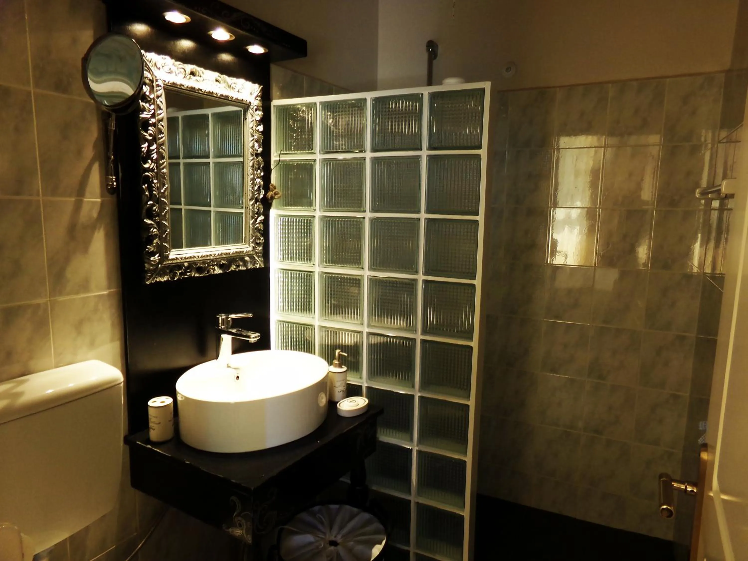 Shower in Locadiera Pansion