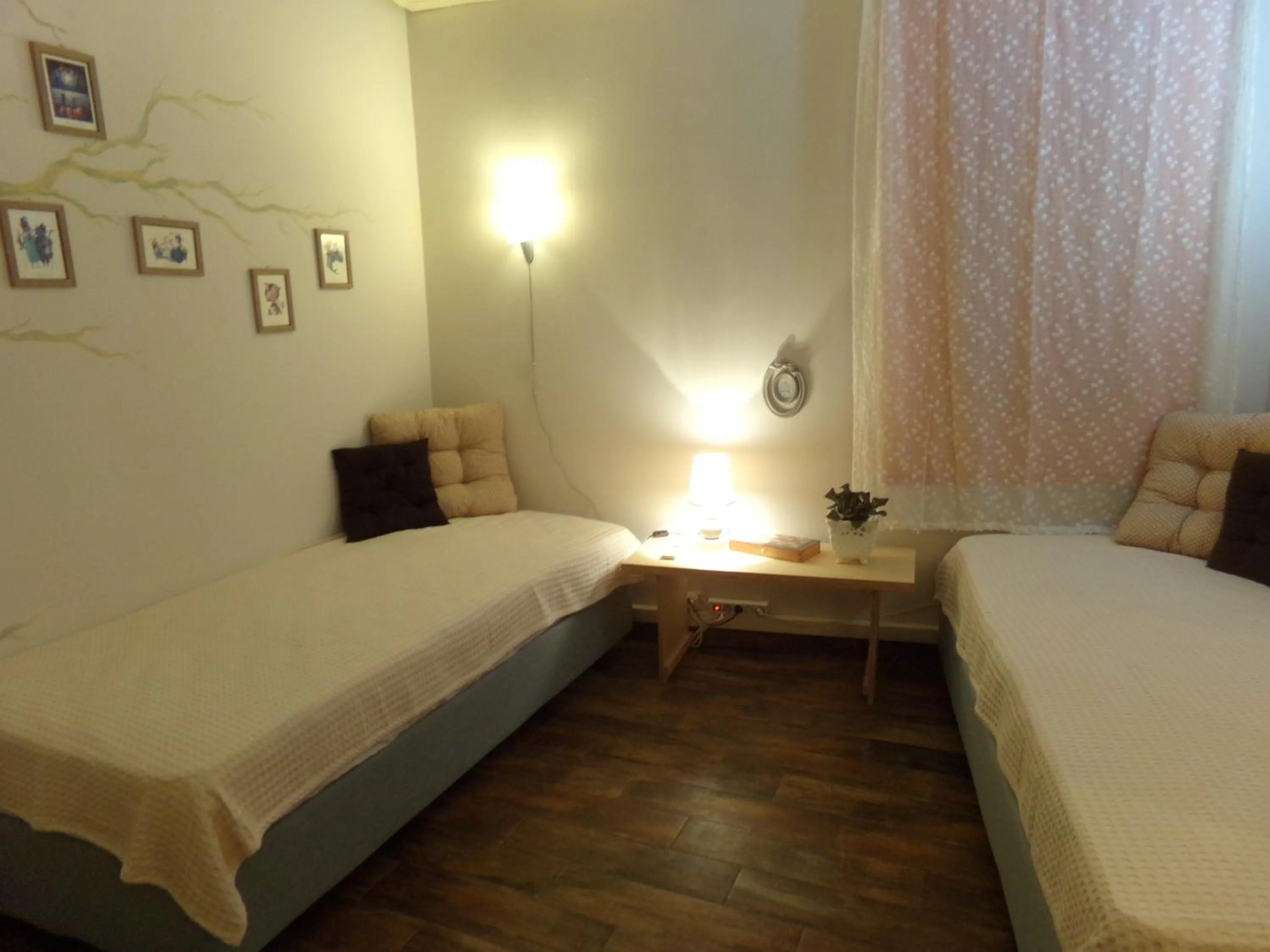 Photo of the whole room in Locadiera Pansion