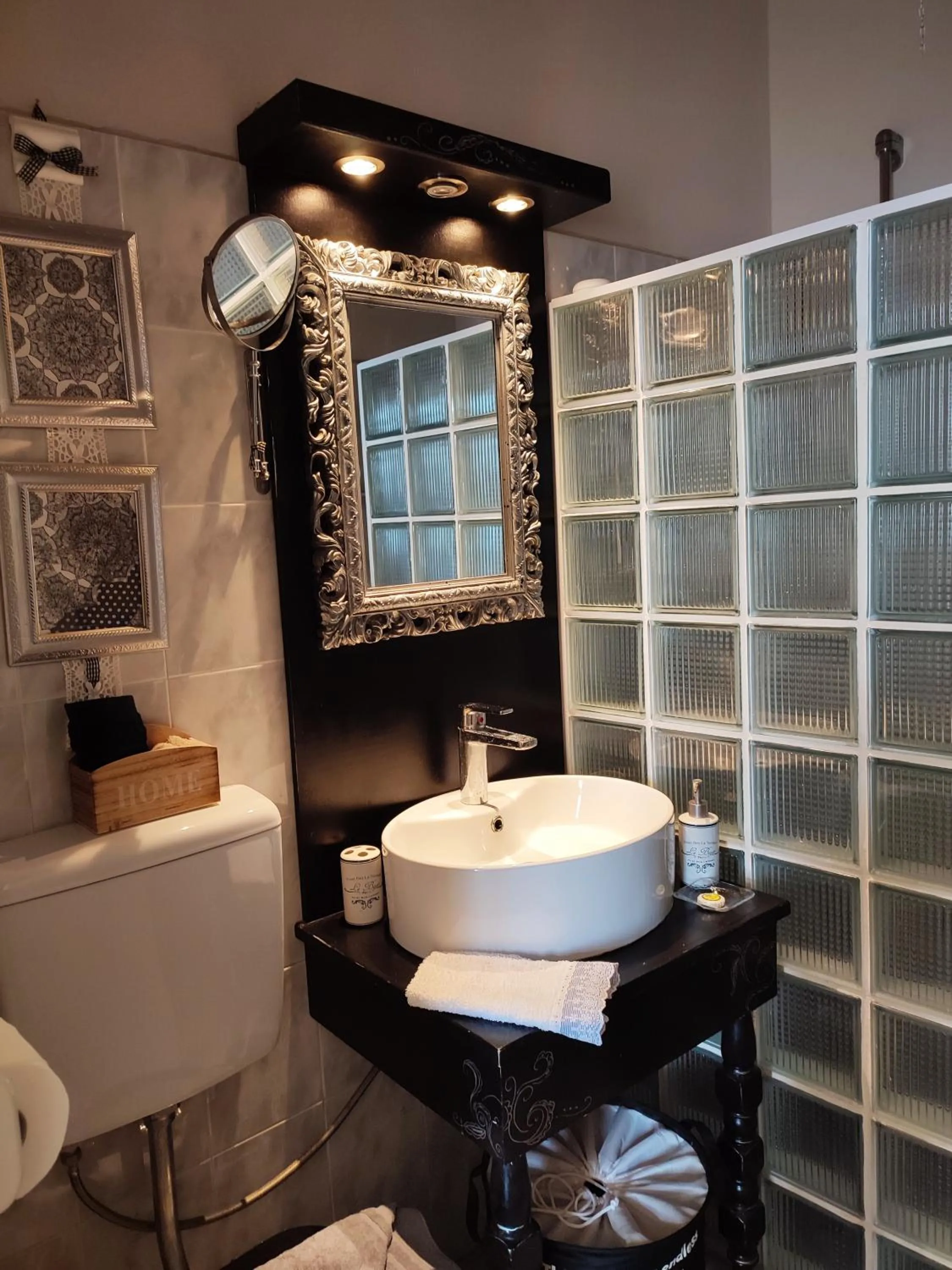 Bathroom in Locadiera Pansion