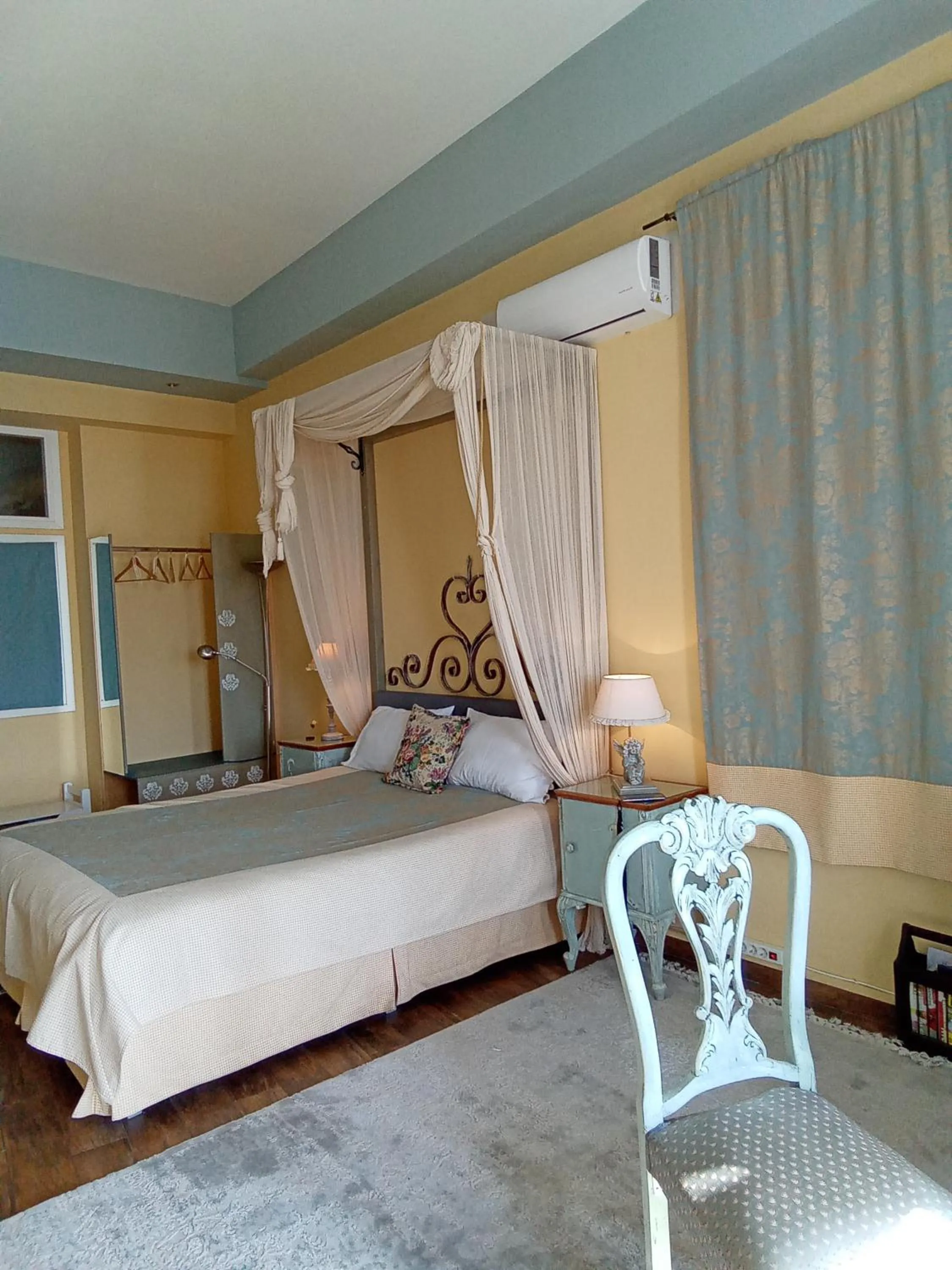 Photo of the whole room in Locadiera Pansion