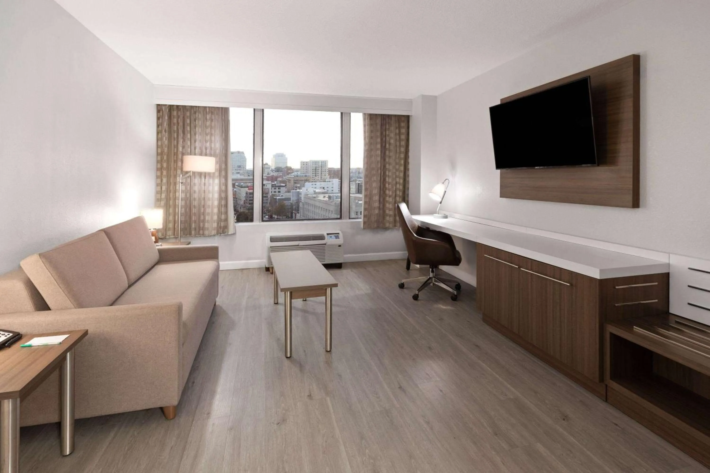 Photo of the whole room in Wyndham Garden Norfolk Downtown