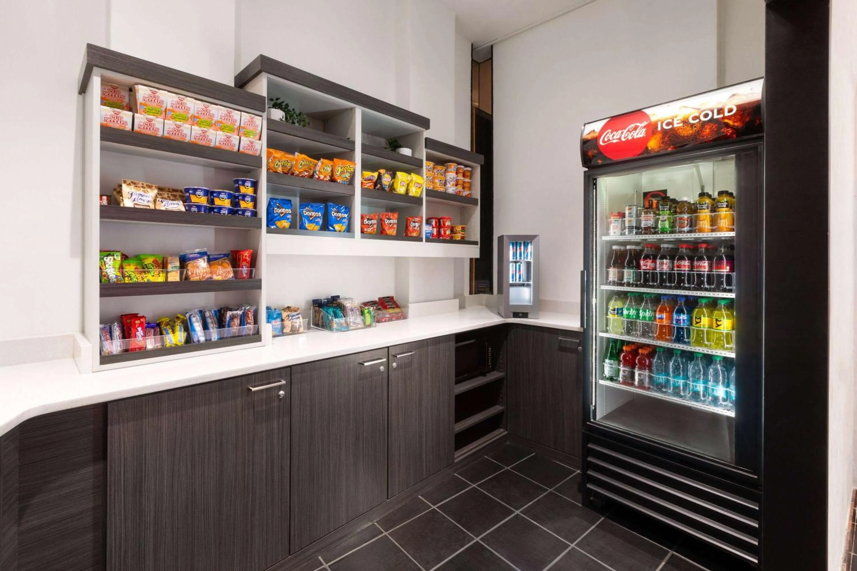 Food and drinks in Wyndham Garden Norfolk Downtown