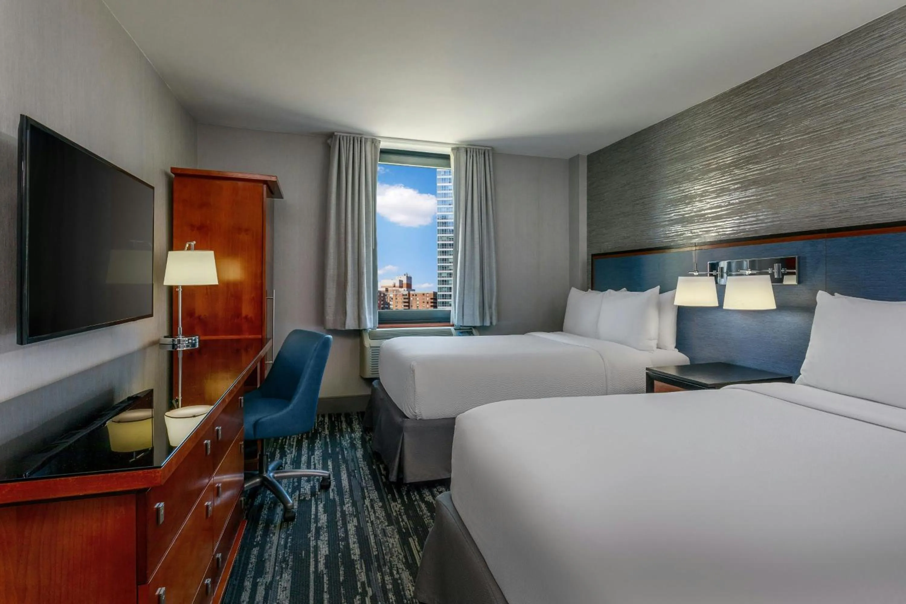 Photo of the whole room, Bed in Fairfield By Marriott New York Manhattan Times Square