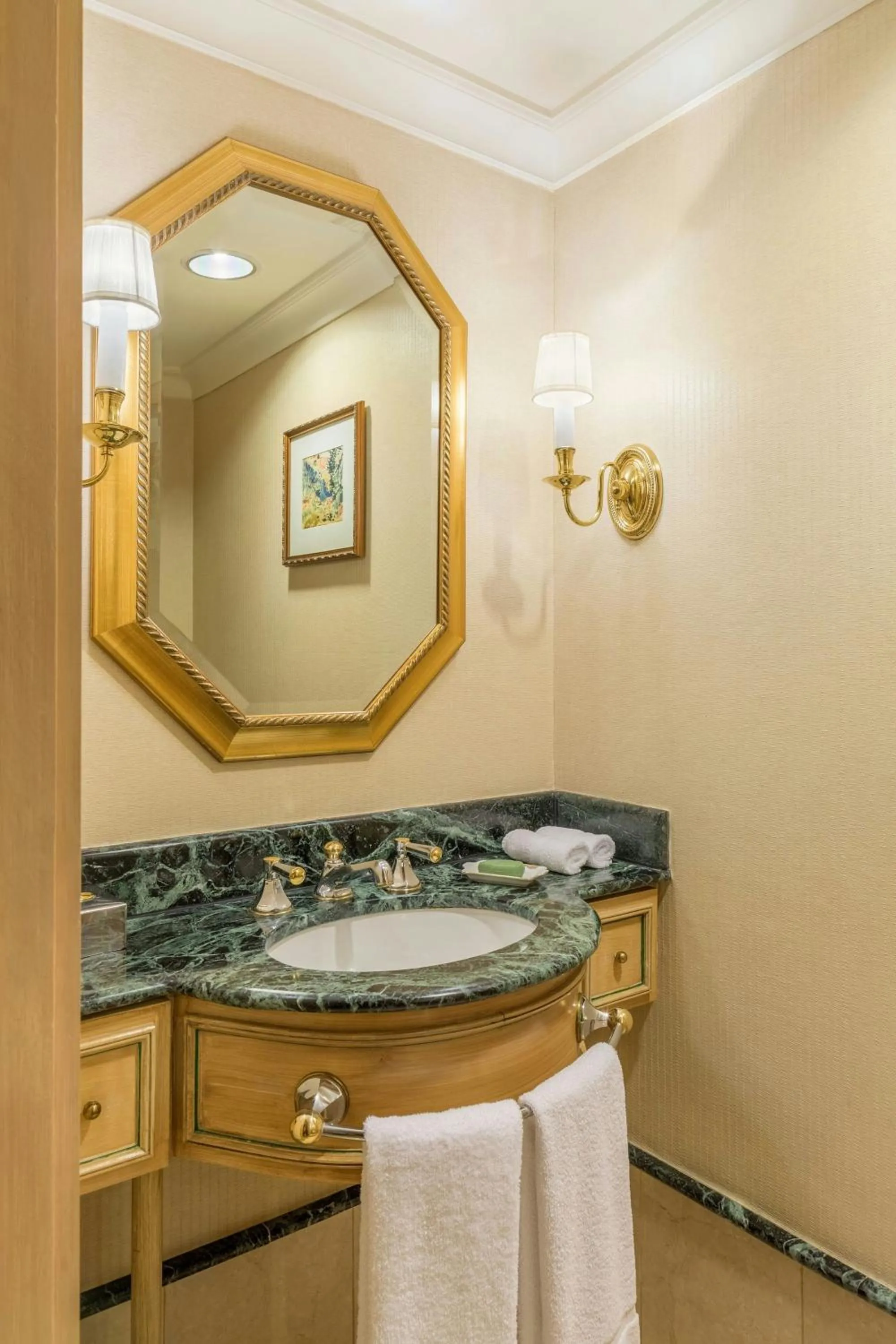 Bathroom in Park Tower, A Luxury Collection Hotel, Buenos Aires