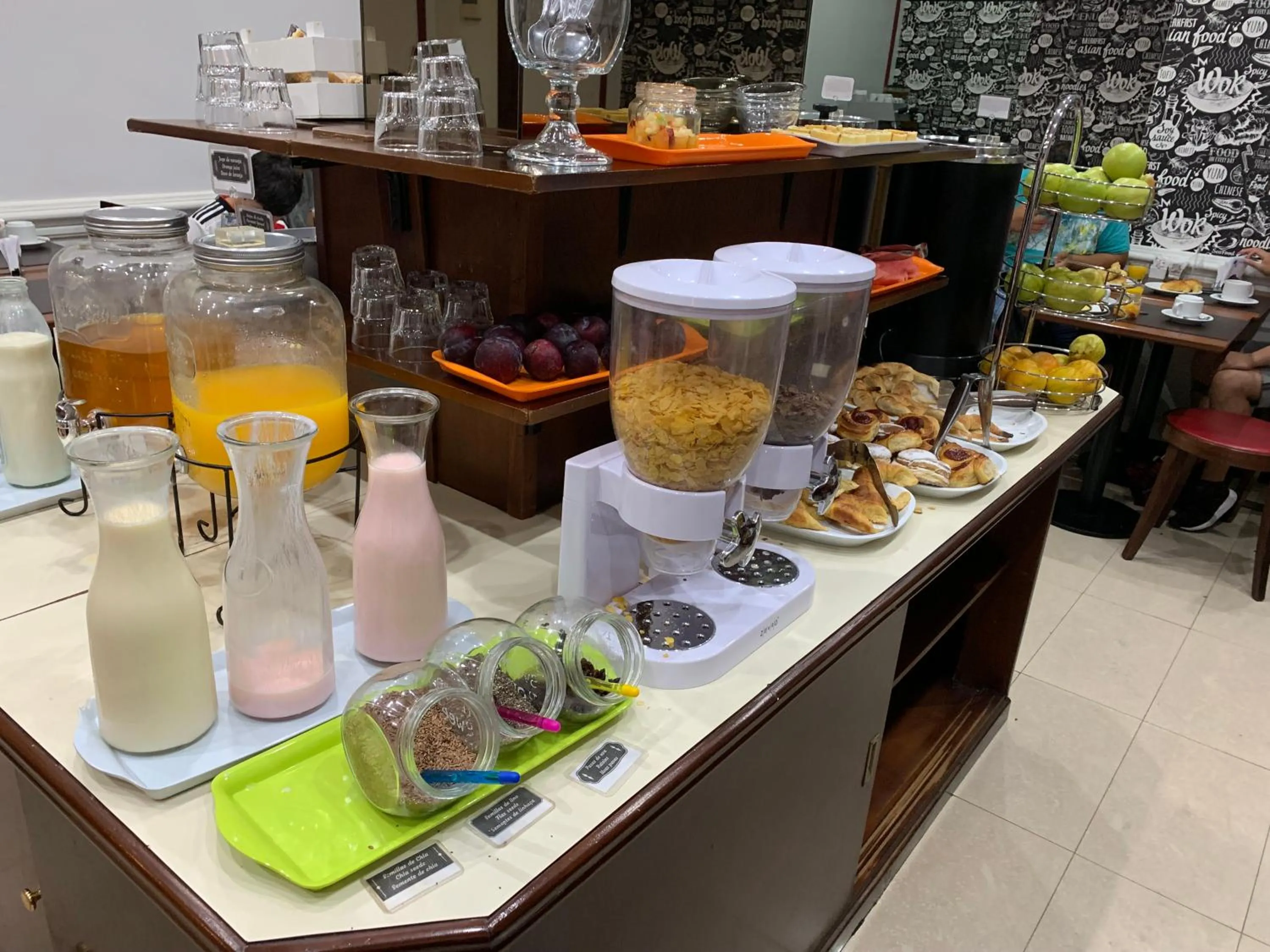 Breakfast in Hotel Waldorf