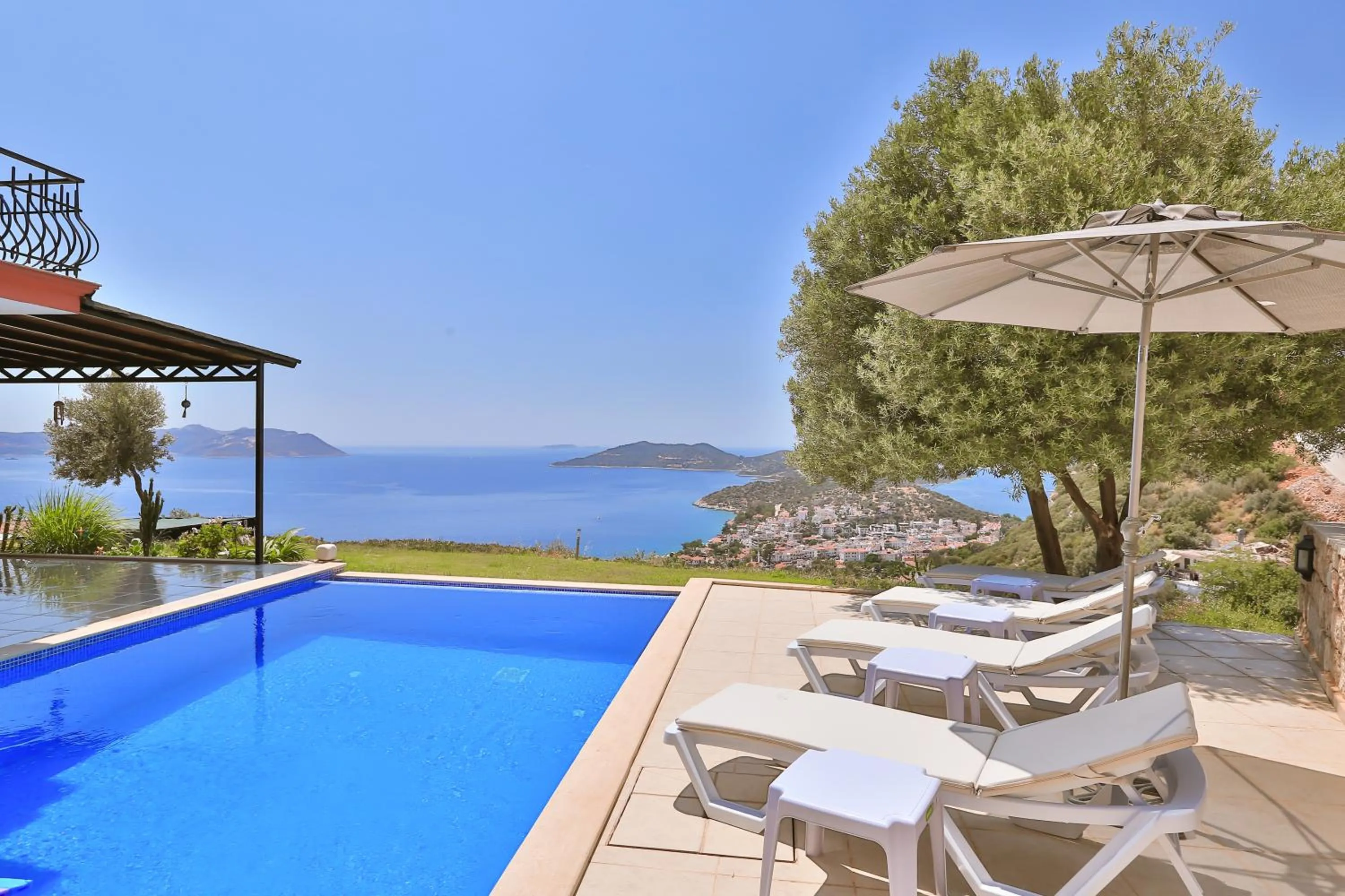 Swimming pool in Sunset Butik Aparts