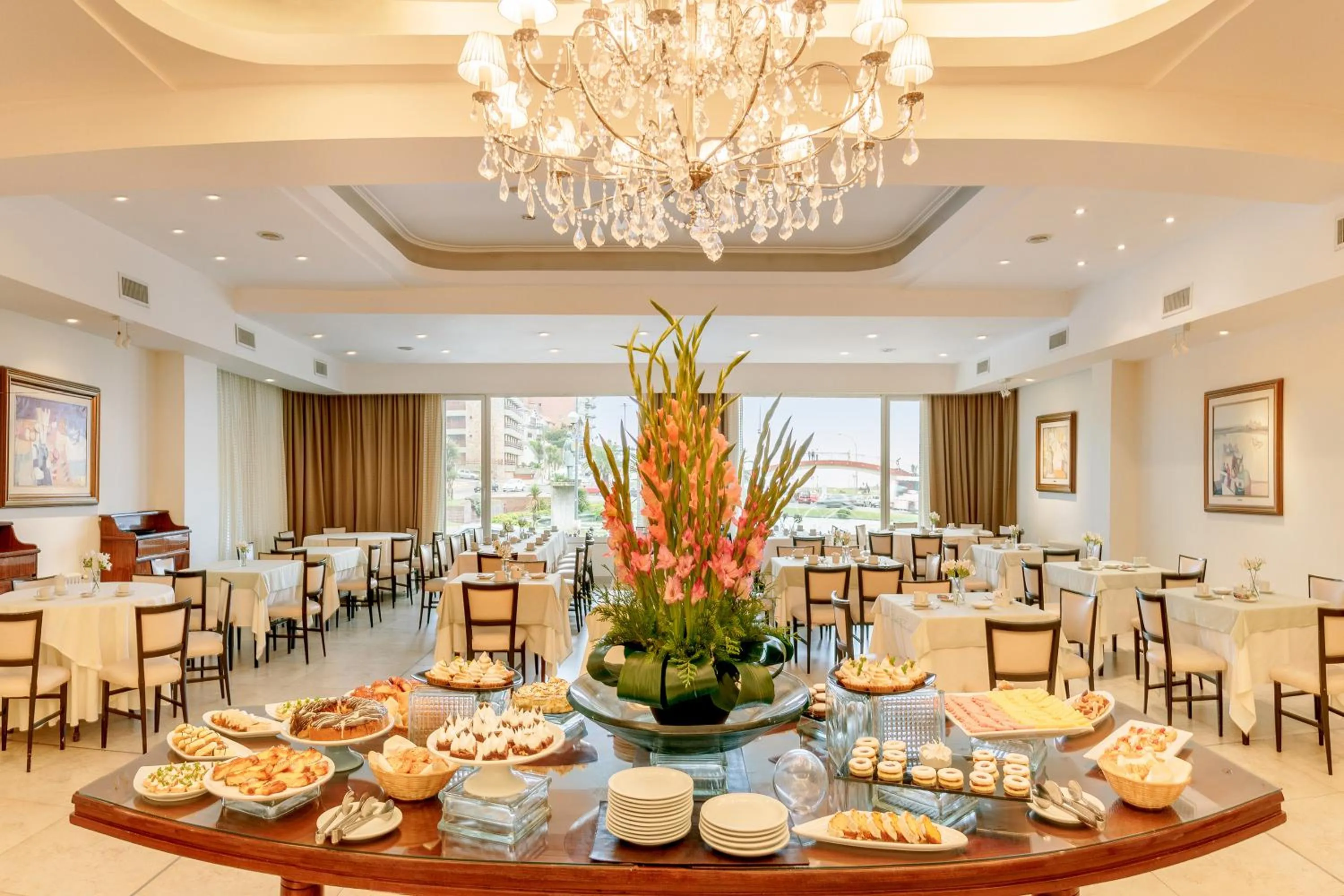 Restaurant/places to eat in Hotel Presidente