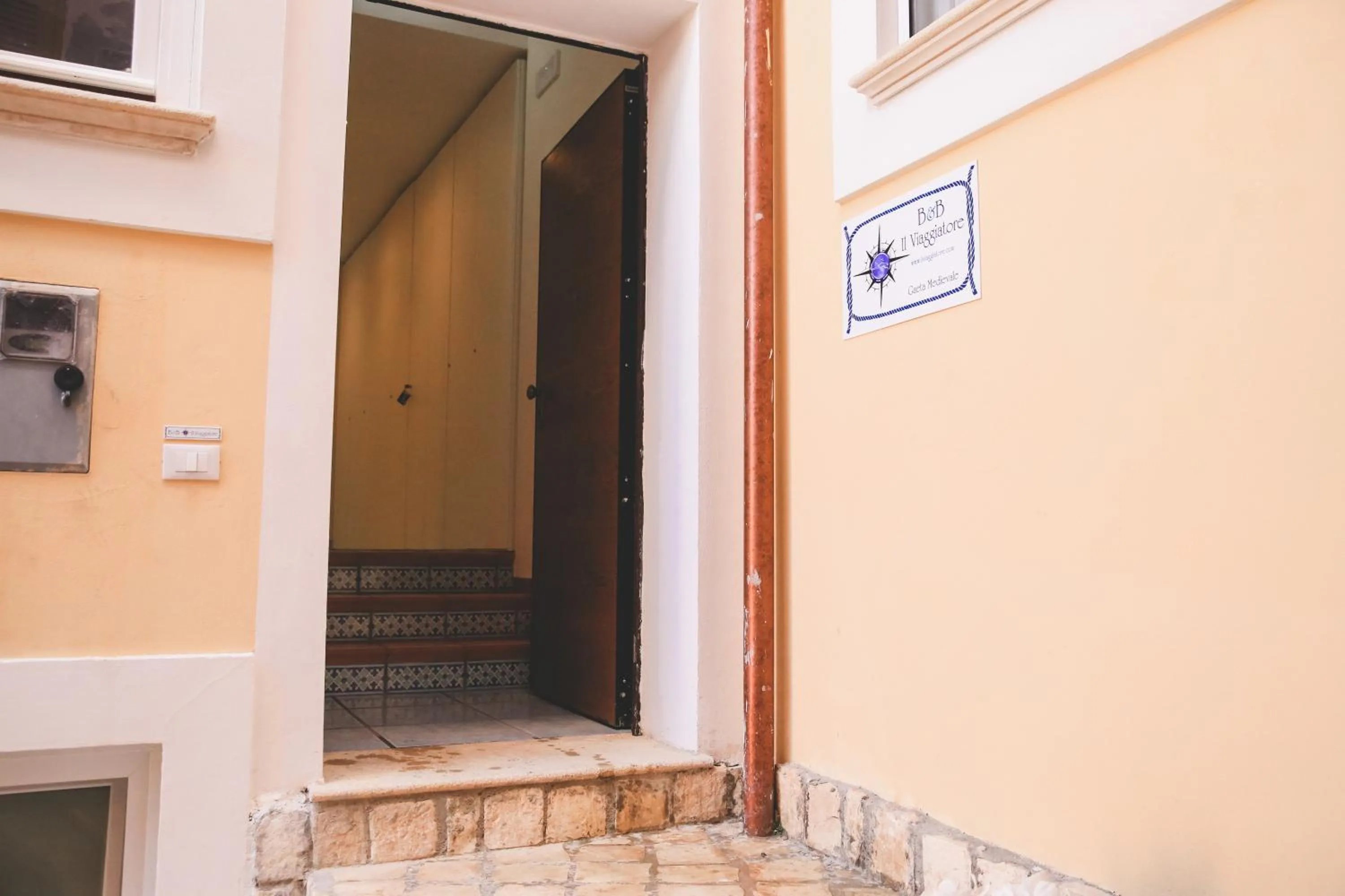 Facade/entrance in Il Viaggiatore Gaeta Medievale B&B