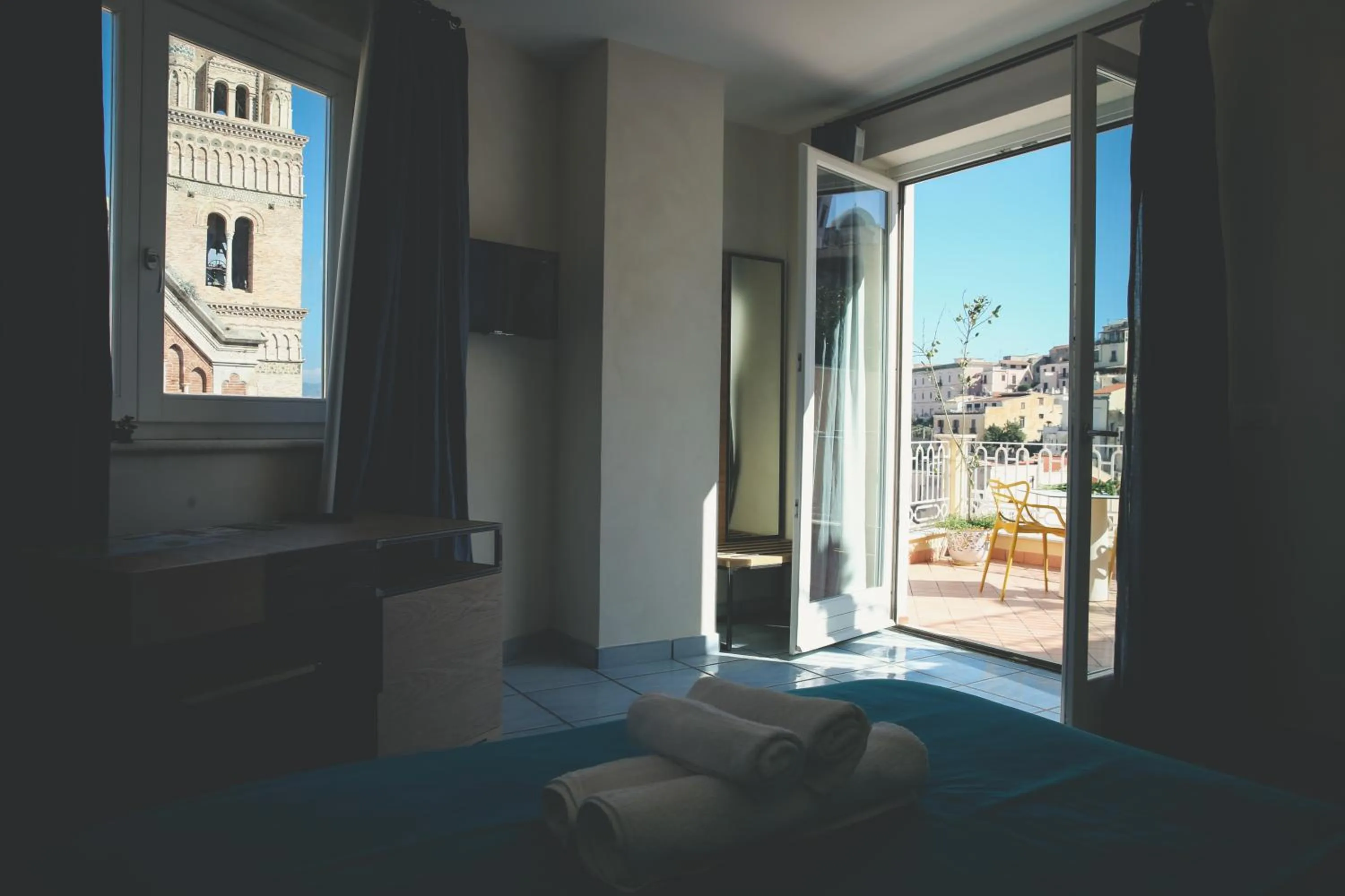 Photo of the whole room, Bed in Il Viaggiatore Gaeta Medievale B&B