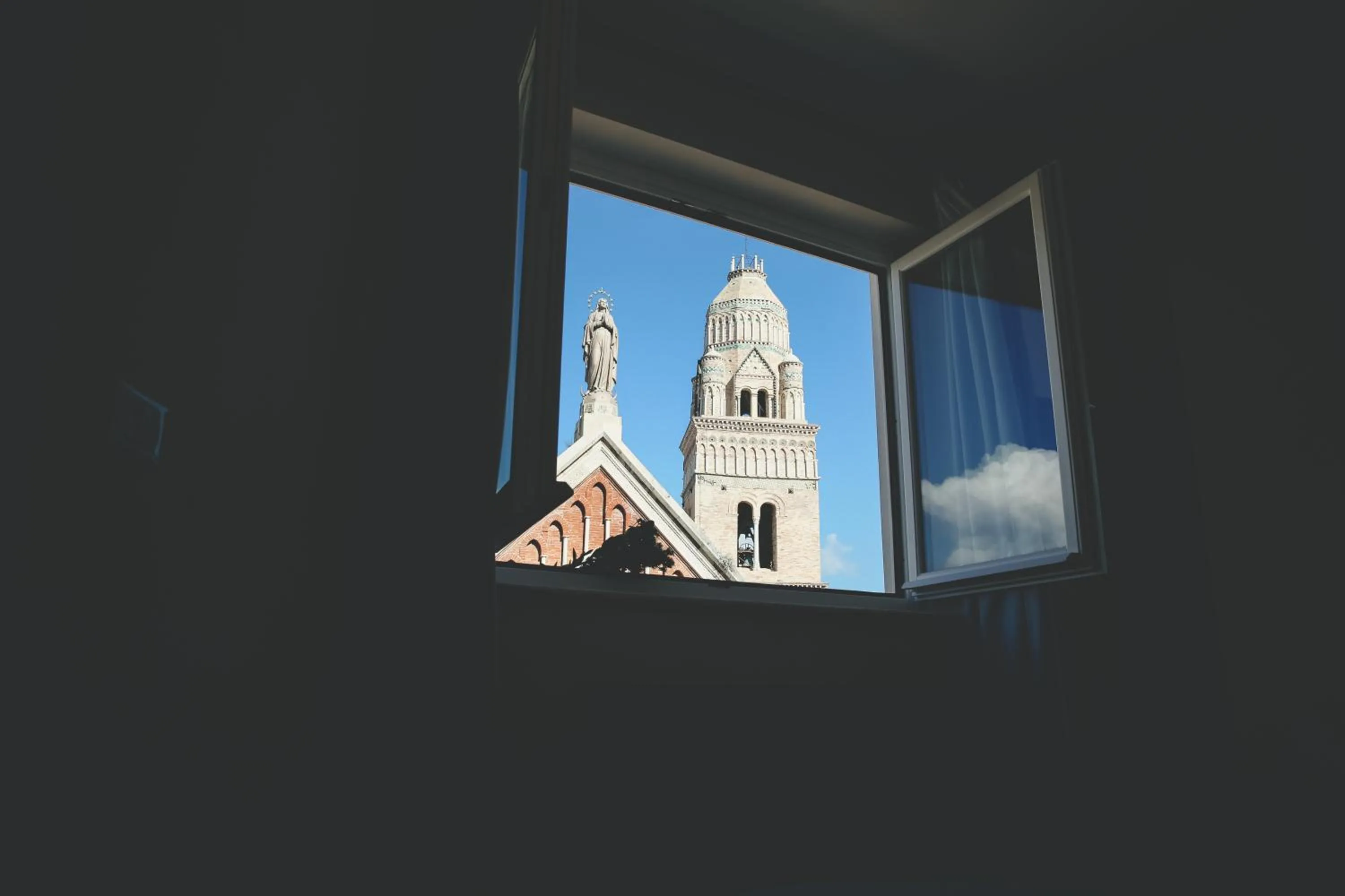 Photo of the whole room in Il Viaggiatore Gaeta Medievale B&B