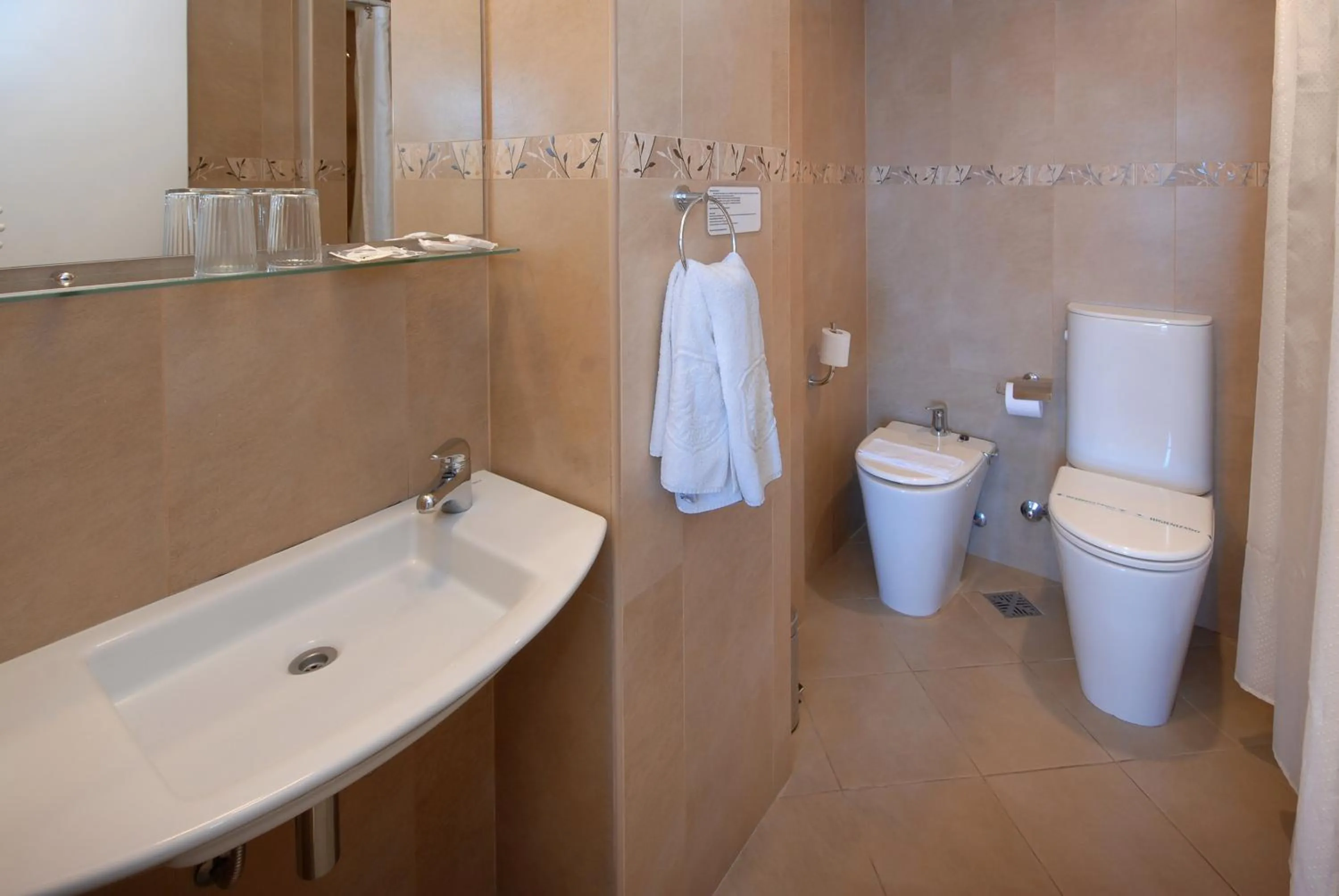 Bathroom in Hotel Tirol