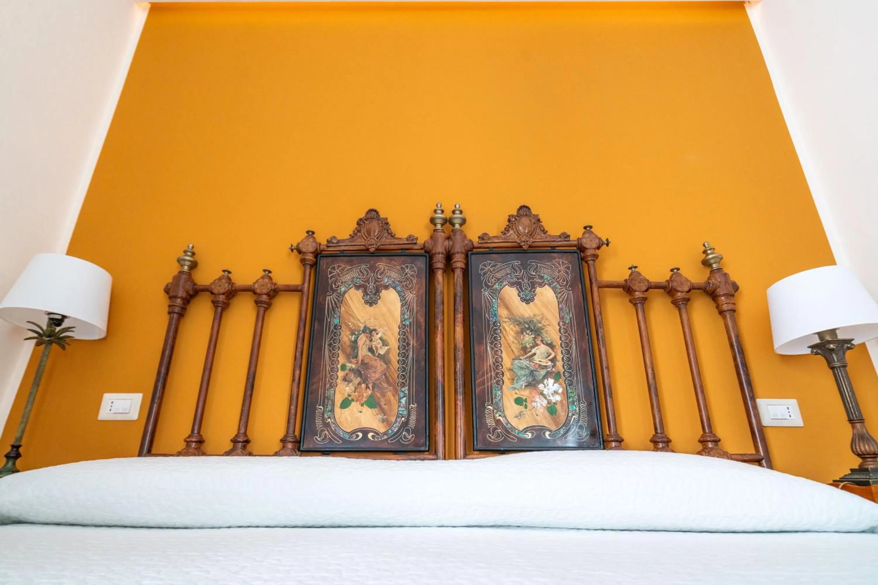Decorative detail, Bed in La Casa di Ele