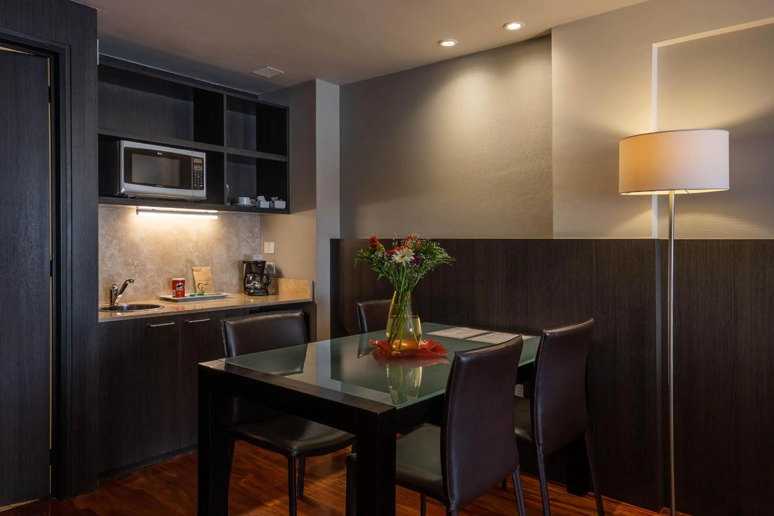 Coffee/tea facilities in Urban Suites Recoleta Boutique Hotel