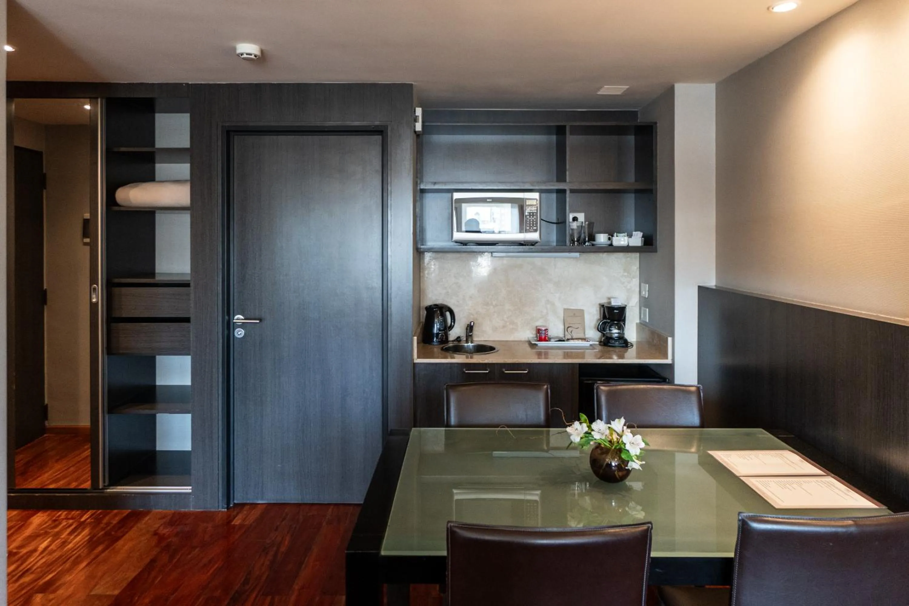 Coffee/tea facilities in Urban Suites Recoleta Boutique Hotel