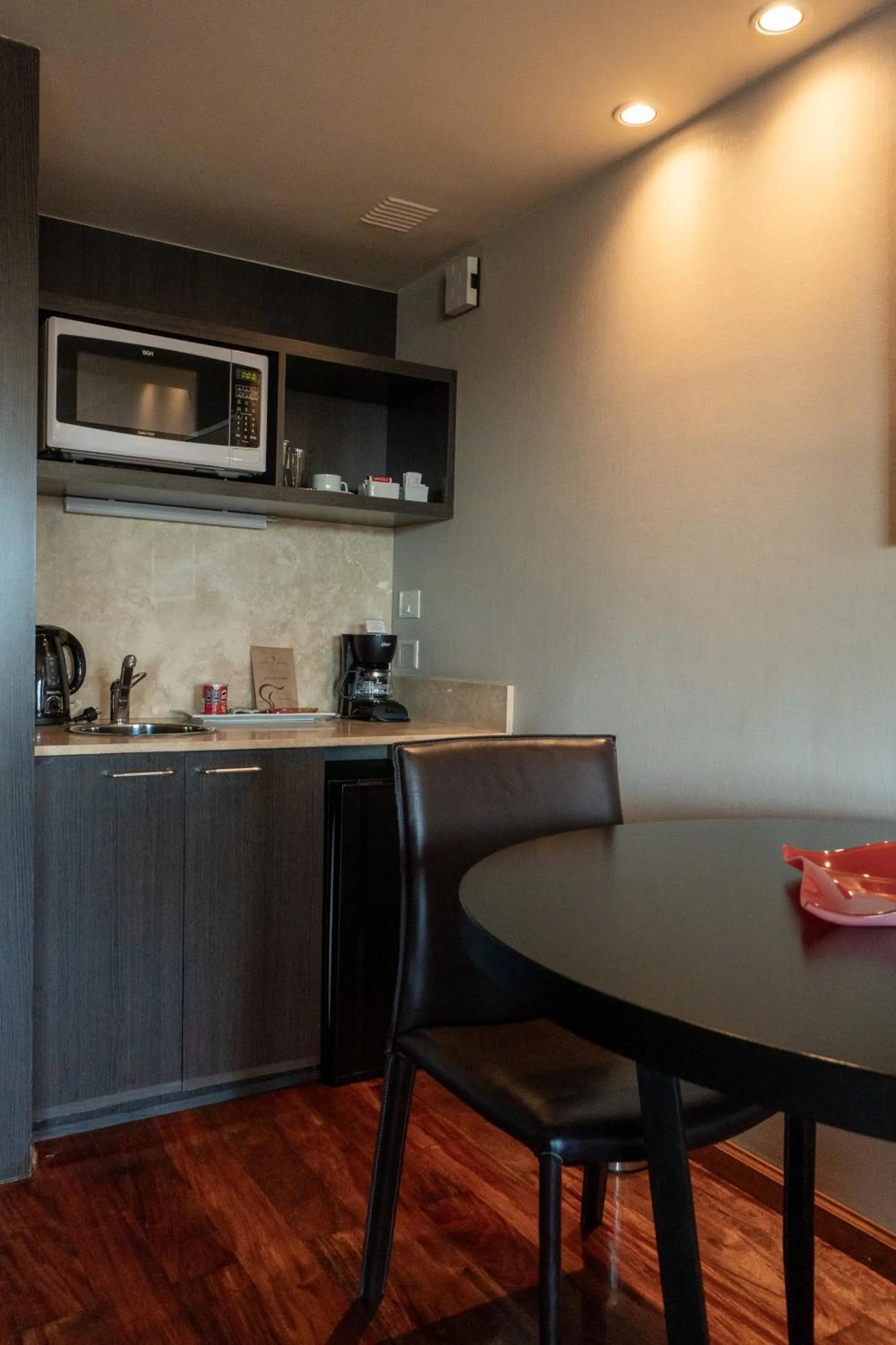 Kitchen or kitchenette in Urban Suites Recoleta Boutique Hotel