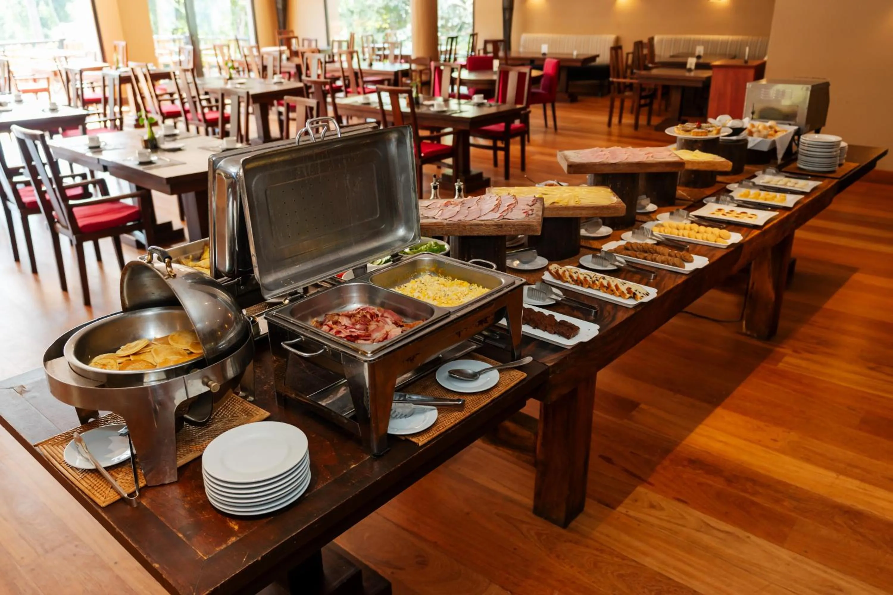 Buffet breakfast in Loi Suites Iguazu Hotel