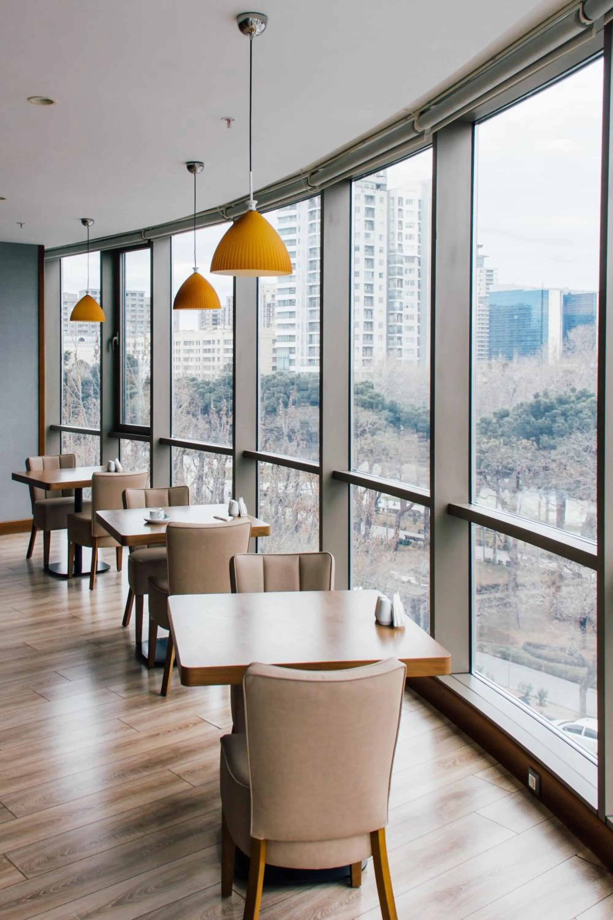 Restaurant/places to eat in Parkside Hotel & Apartments