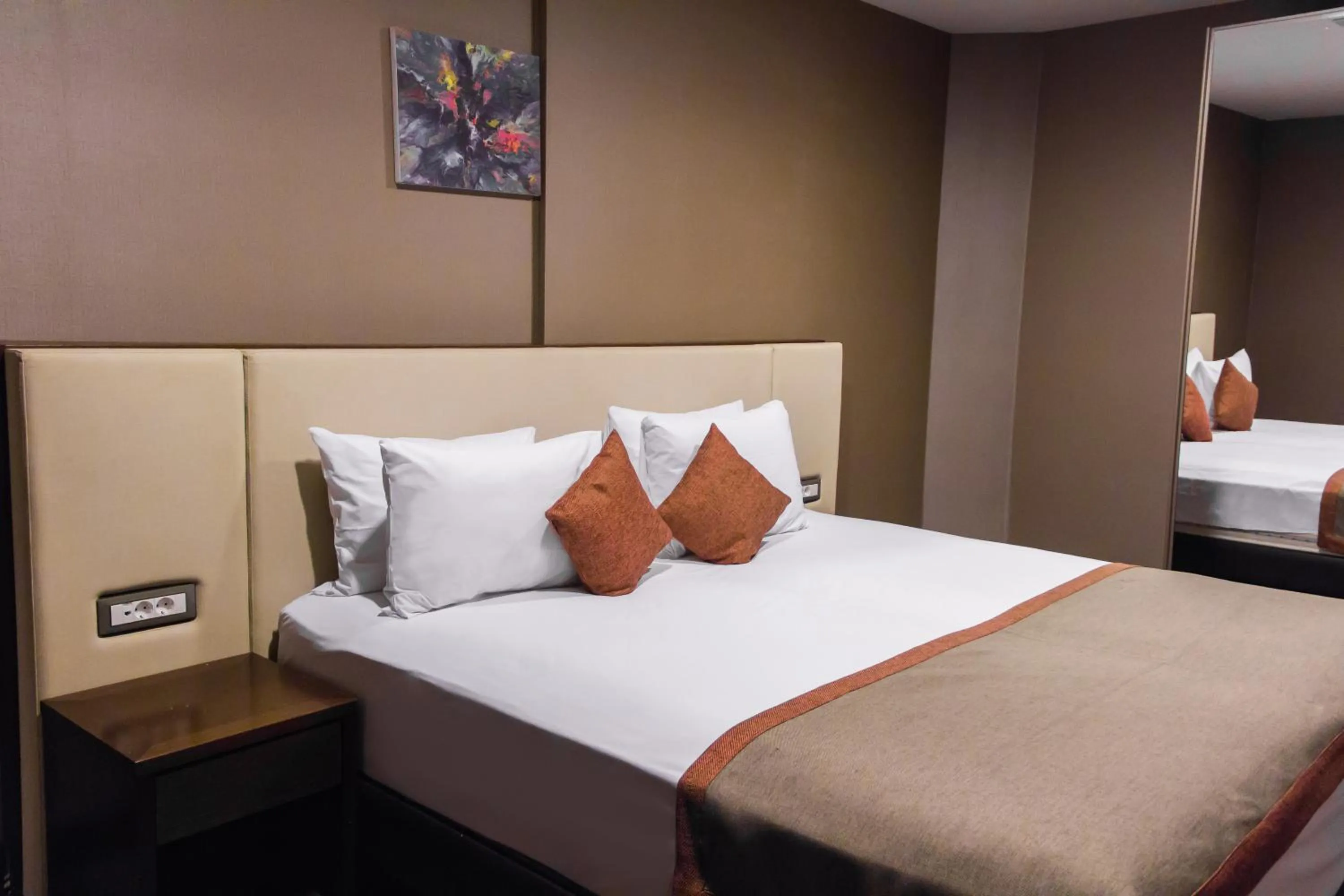 Bedroom, Bed in Parkside Hotel & Apartments