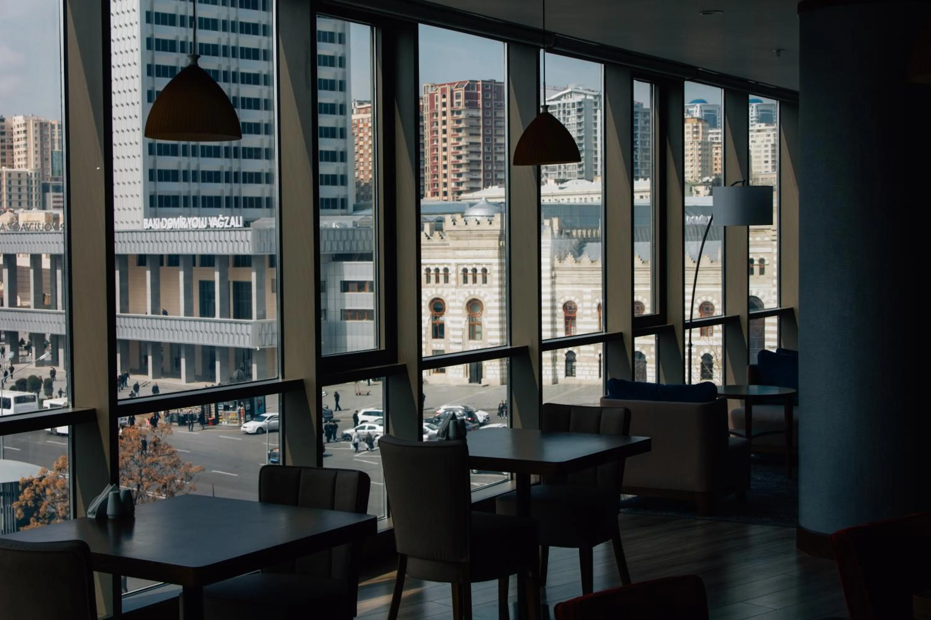 Restaurant/places to eat in Parkside Hotel & Apartments