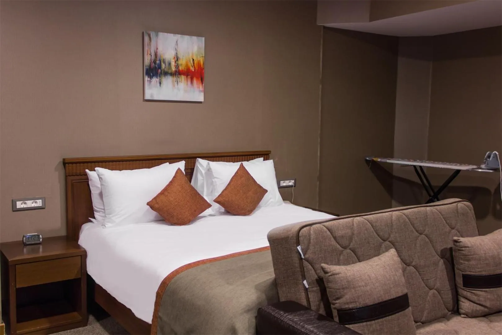 Bed in Parkside Hotel & Apartments