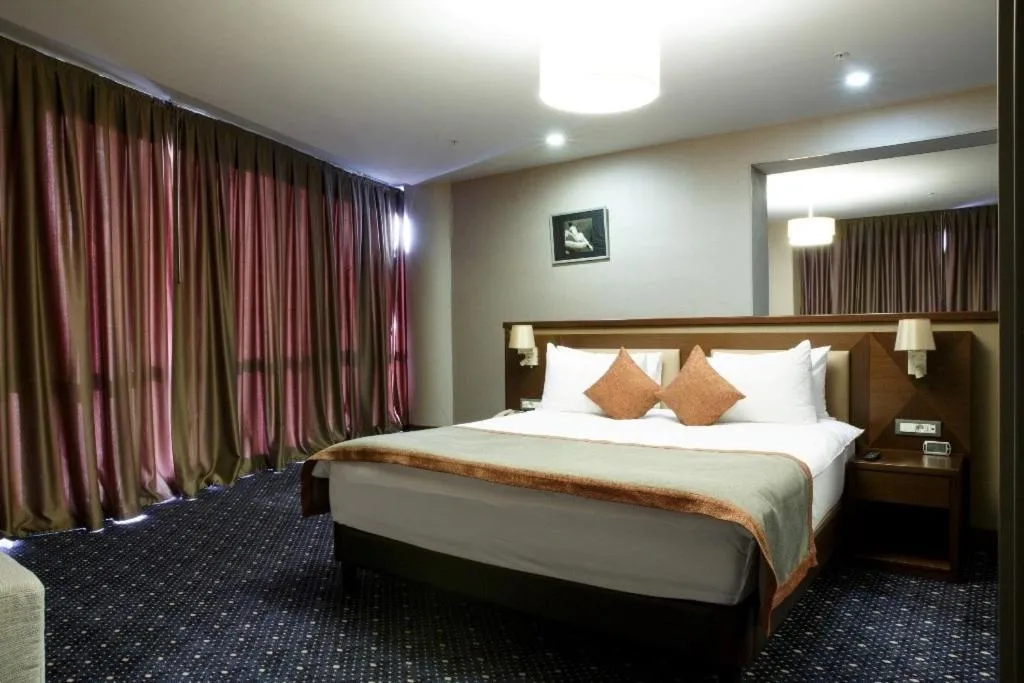 Bed in Parkside Hotel & Apartments