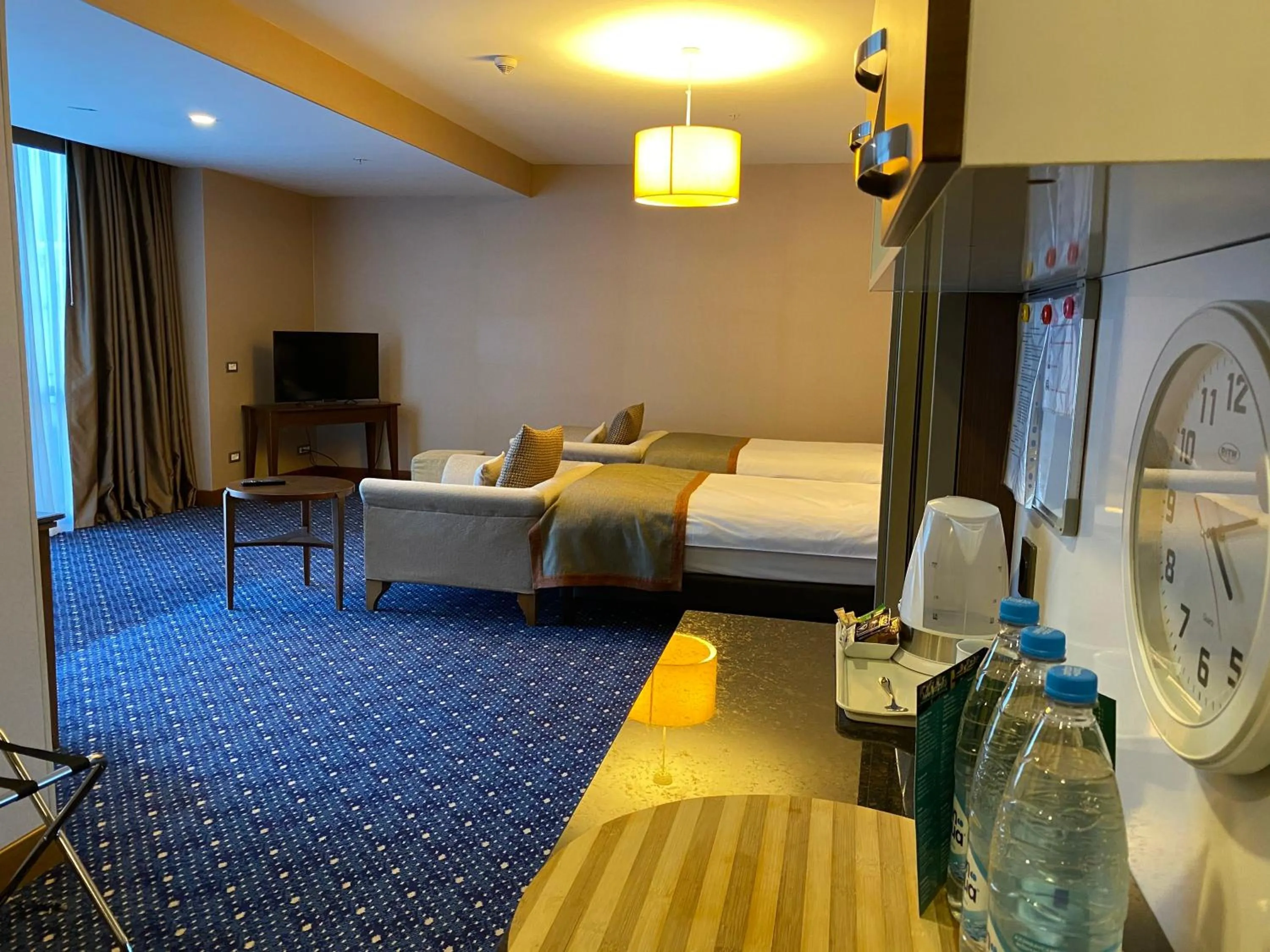 Photo of the whole room, Bed in Parkside Hotel & Apartments