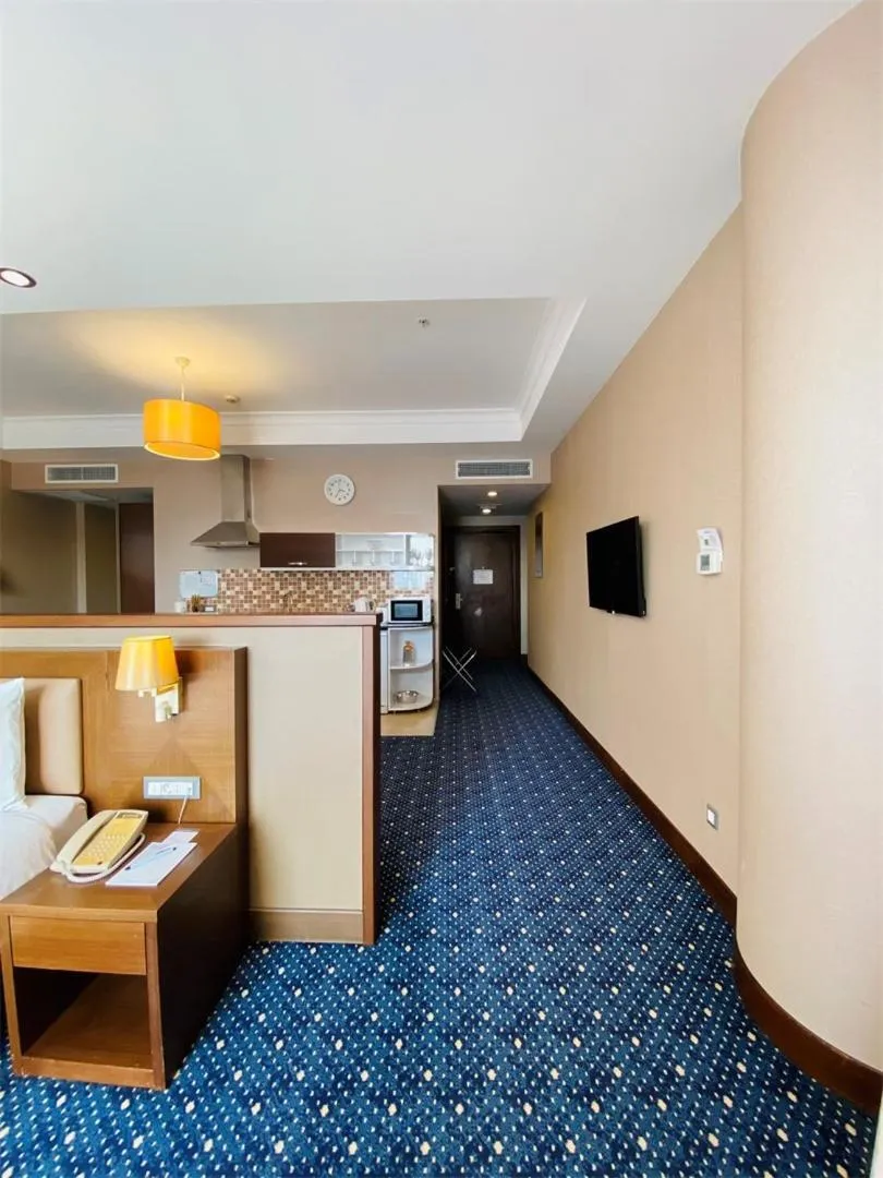 Kitchen or kitchenette in Parkside Hotel & Apartments