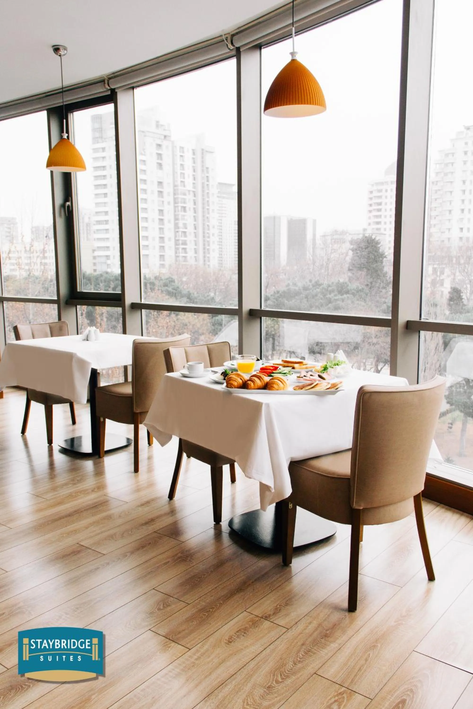 Restaurant/places to eat in Parkside Hotel & Apartments