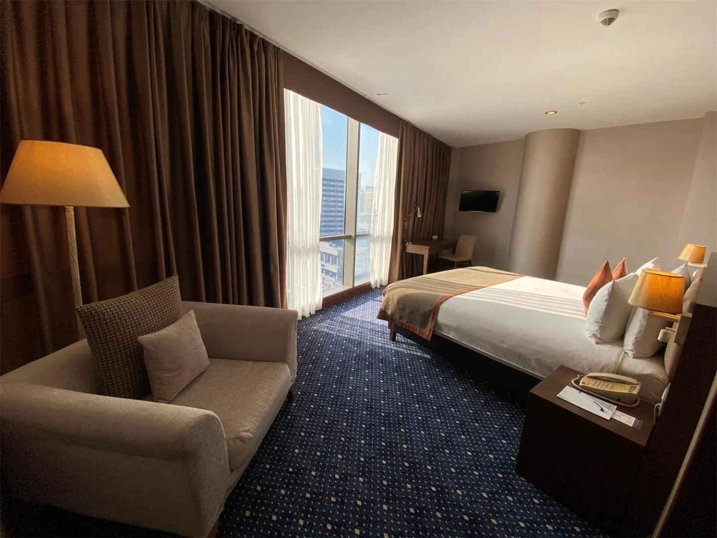 Bed in Parkside Hotel & Apartments