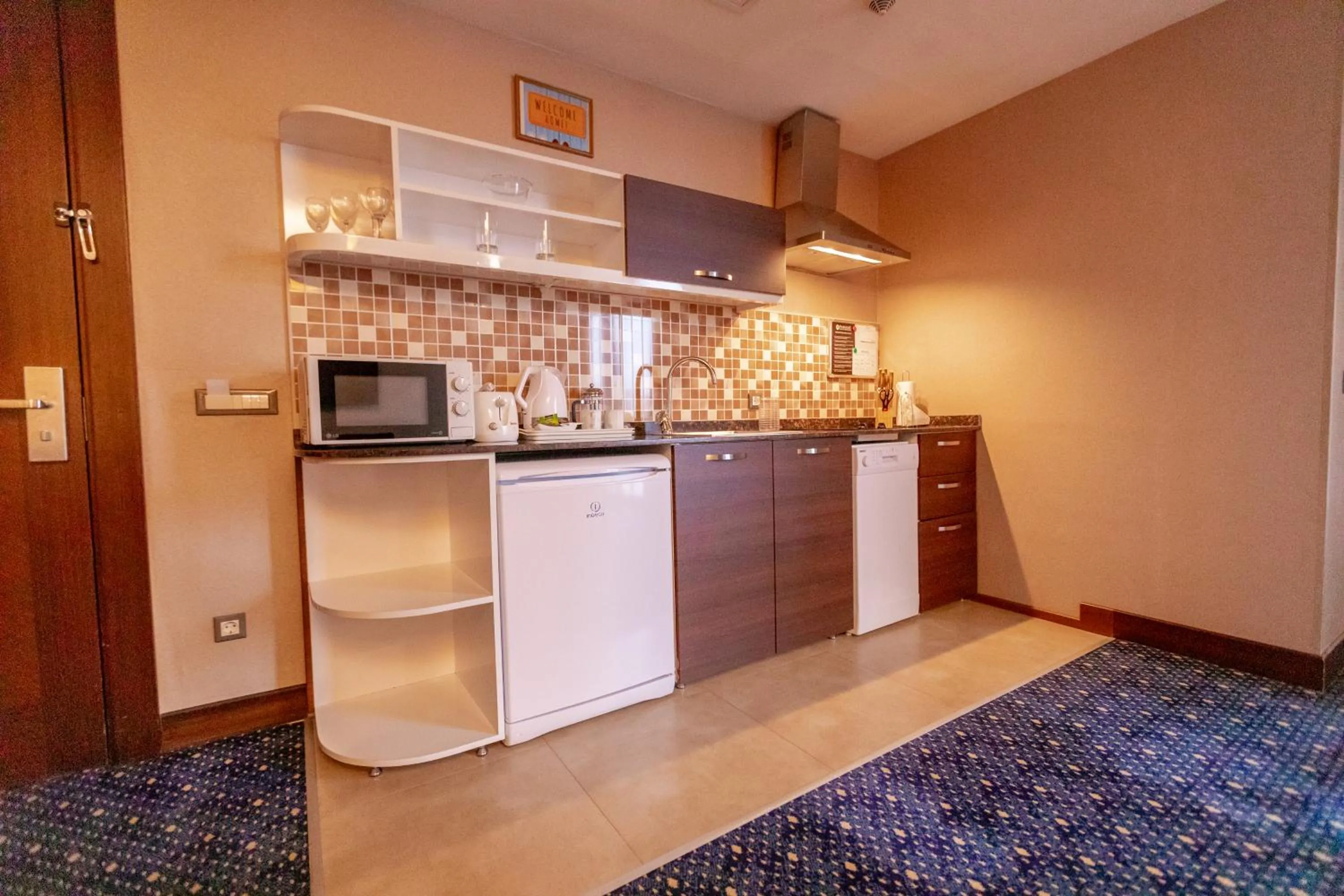 kitchen in Parkside Hotel & Apartments
