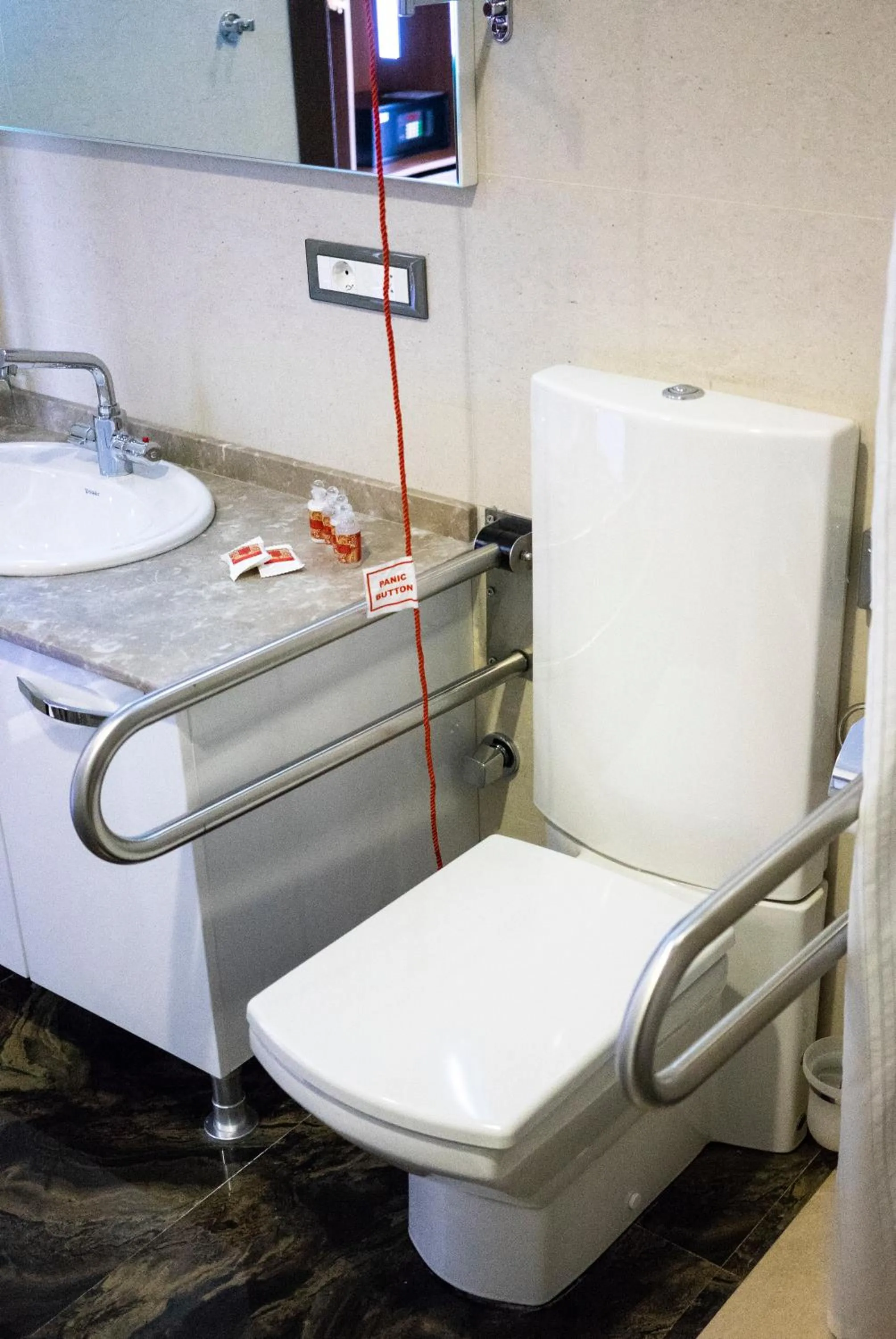 Bathroom in Parkside Hotel & Apartments