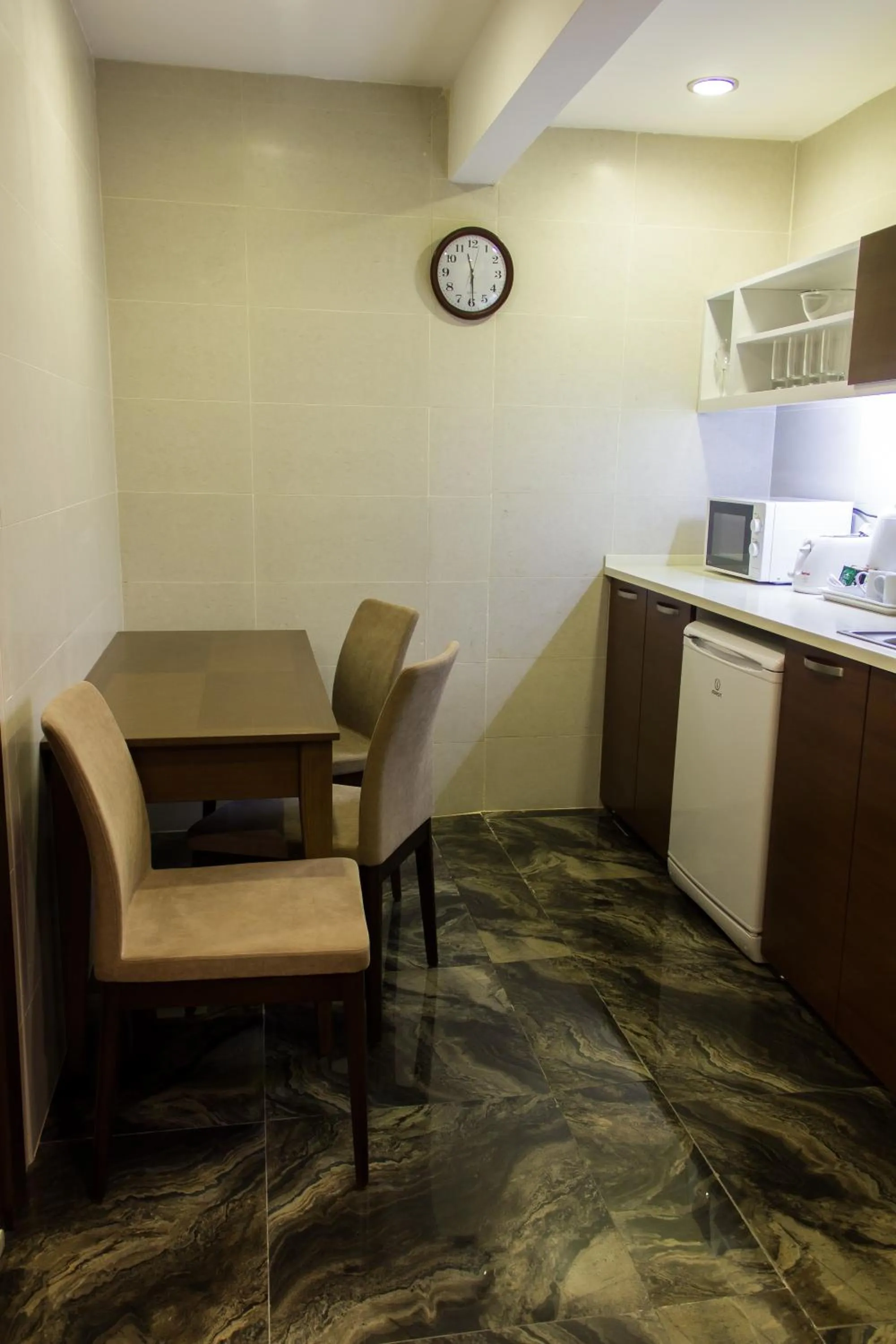 kitchen in Parkside Hotel & Apartments