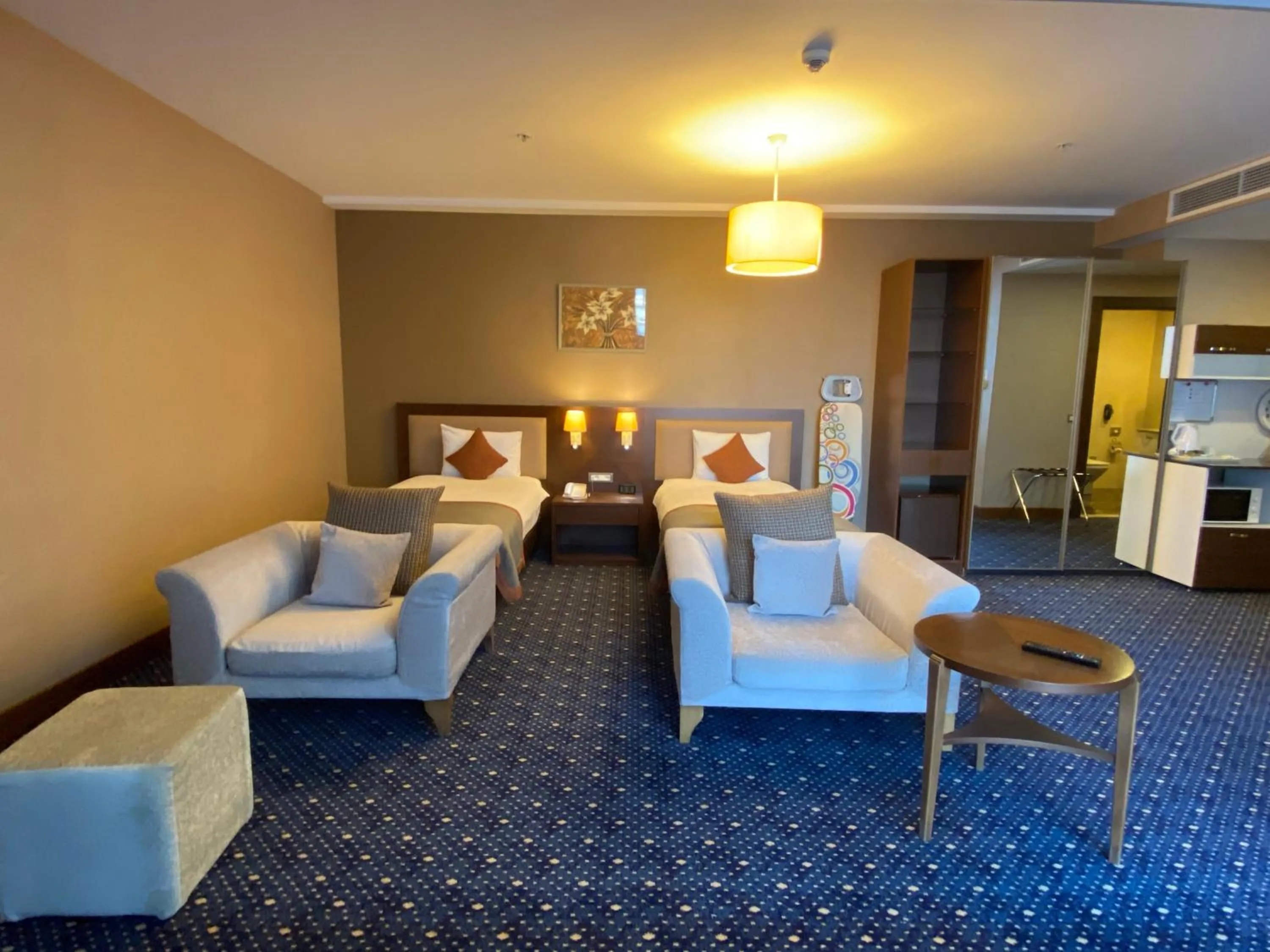 Photo of the whole room, Bed in Parkside Hotel & Apartments