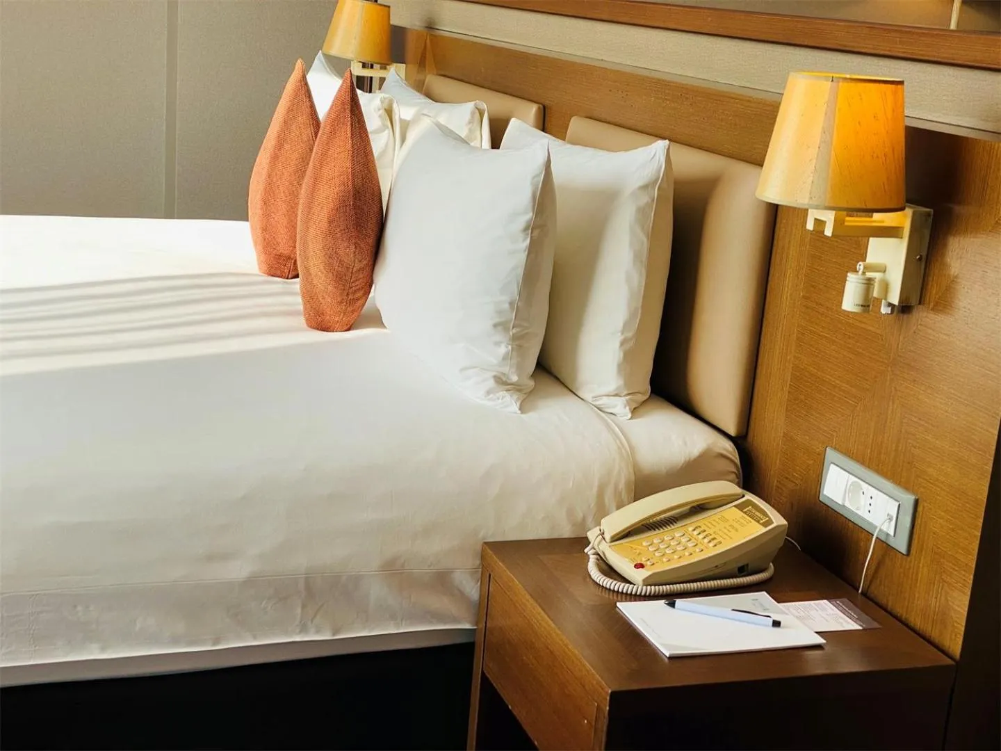 Bed in Parkside Hotel & Apartments