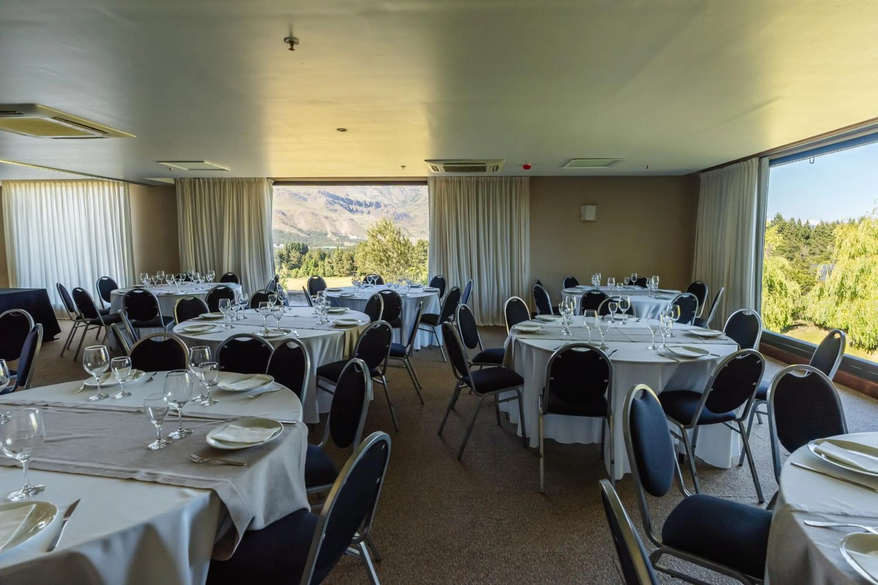 Meeting/conference room in Loi Suites Chapelco Hotel