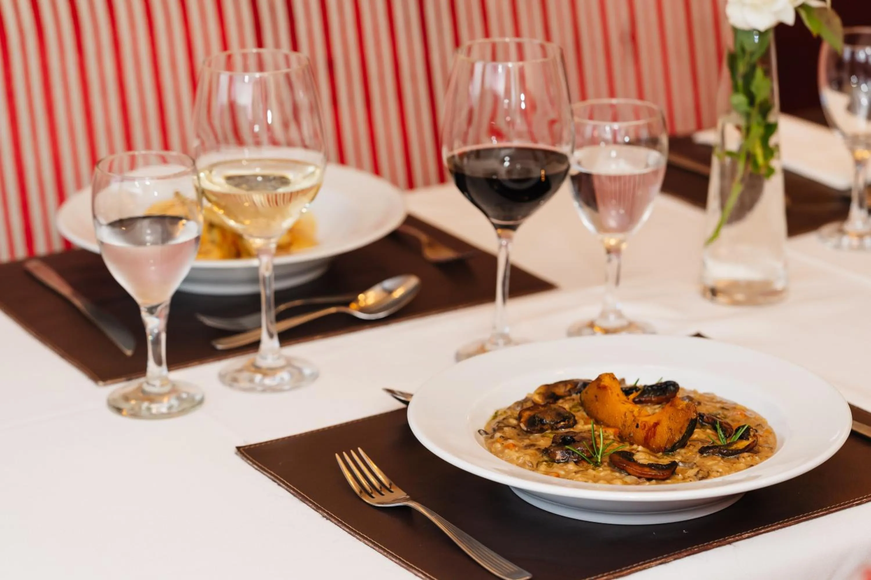 Food and drinks in Loi Suites Chapelco Hotel