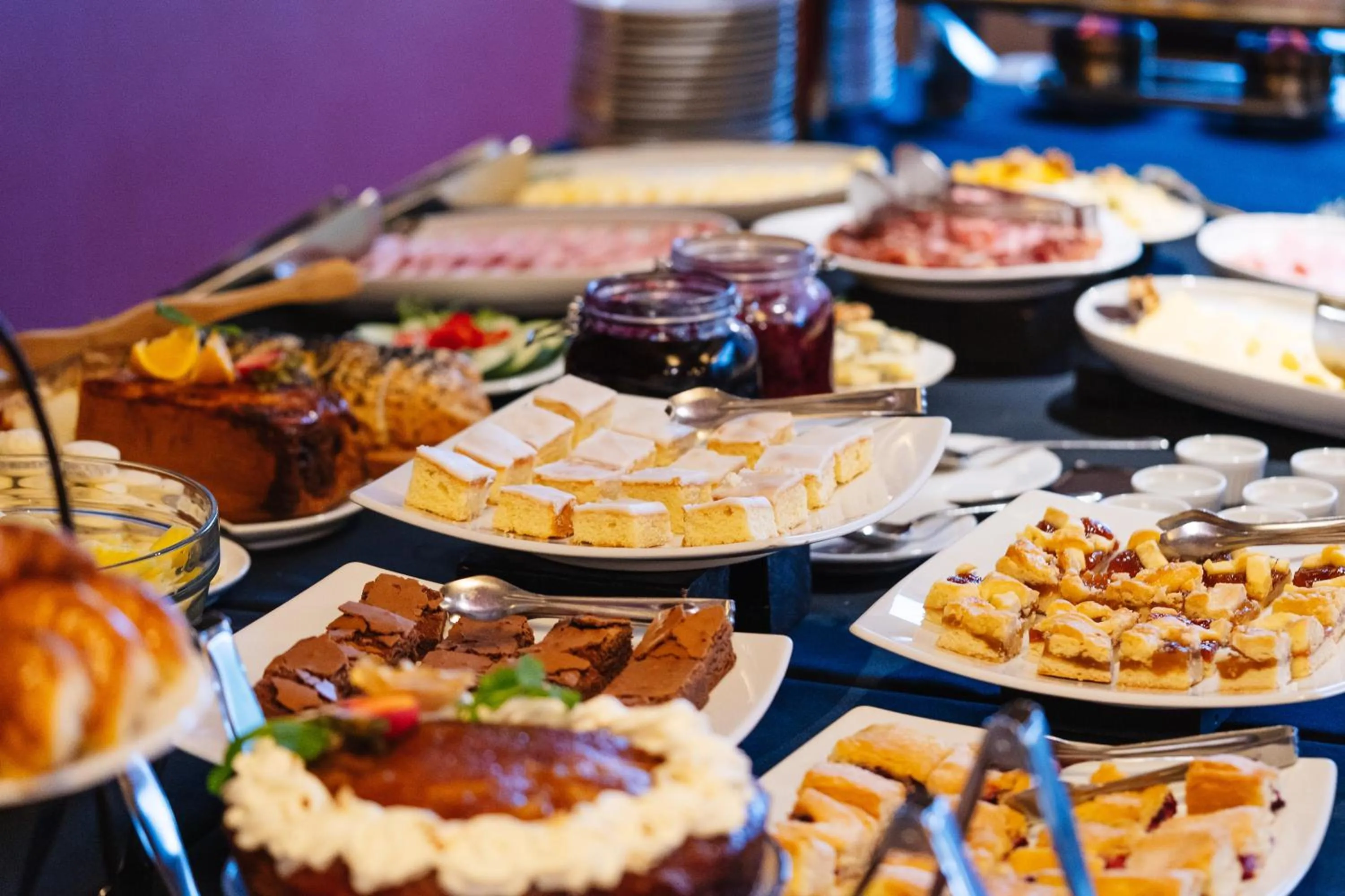 Buffet breakfast in Loi Suites Chapelco Hotel