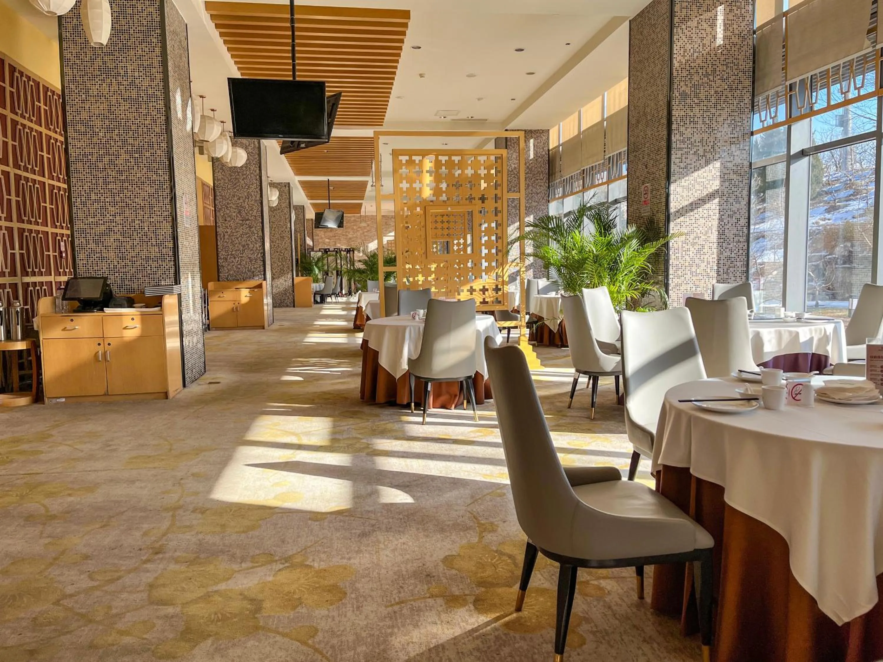 Restaurant/places to eat in Holiday Inn Beijing Shijingshan Parkview by IHG