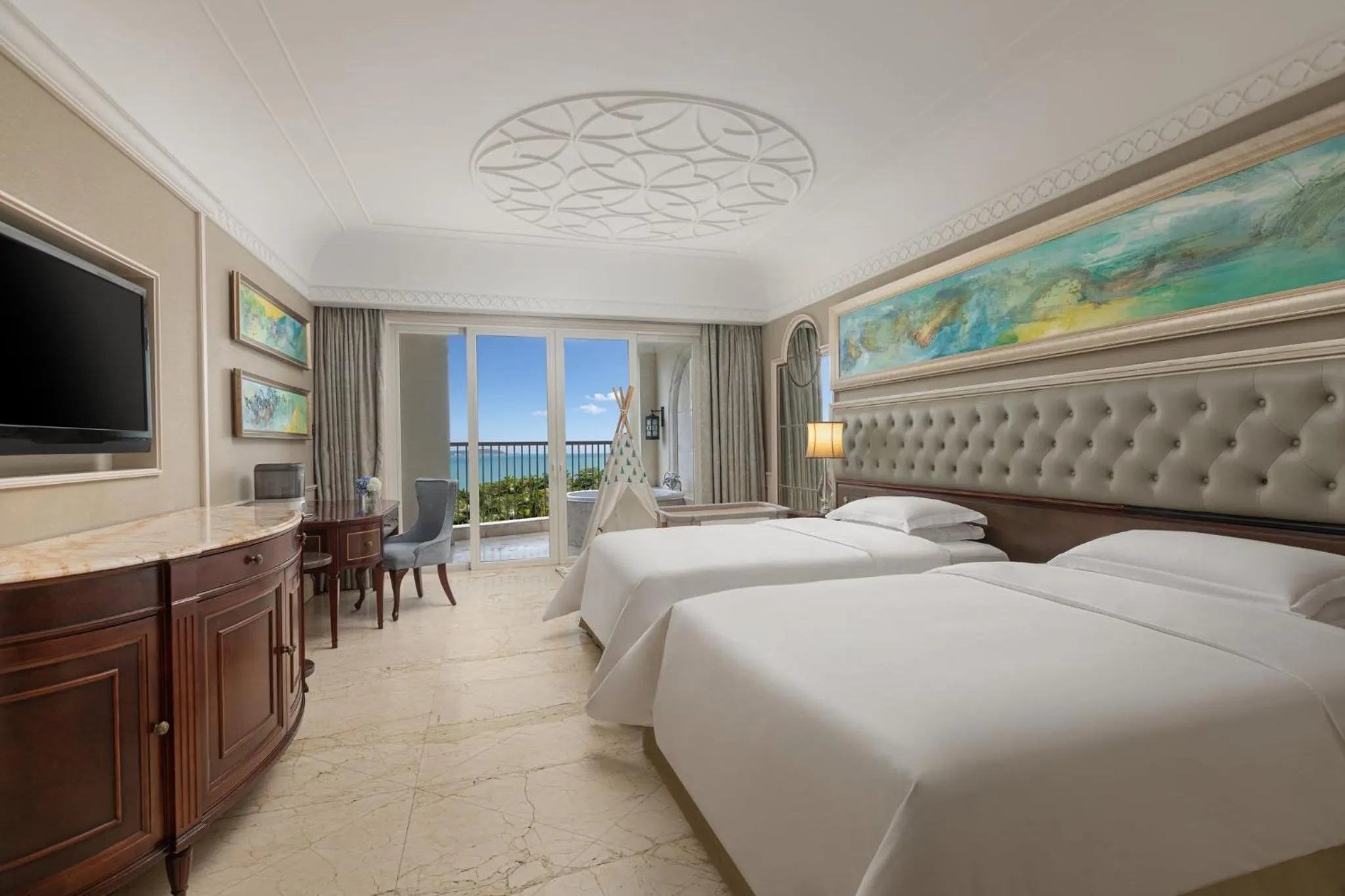 Photo of the whole room, Bed in Crowne Plaza Resort Sanya Bay by IHG