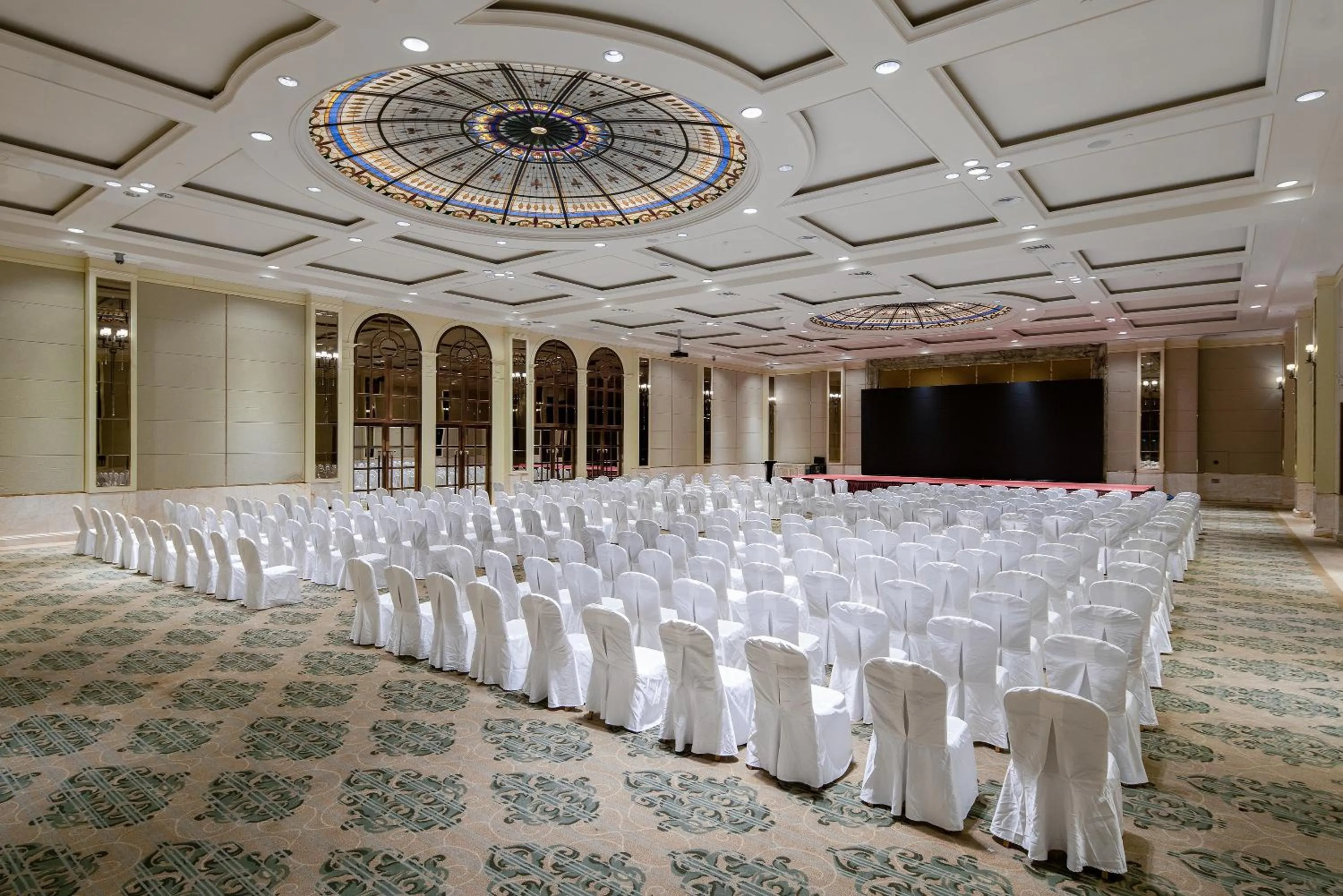 Meeting/conference room in Crowne Plaza Resort Sanya Bay by IHG