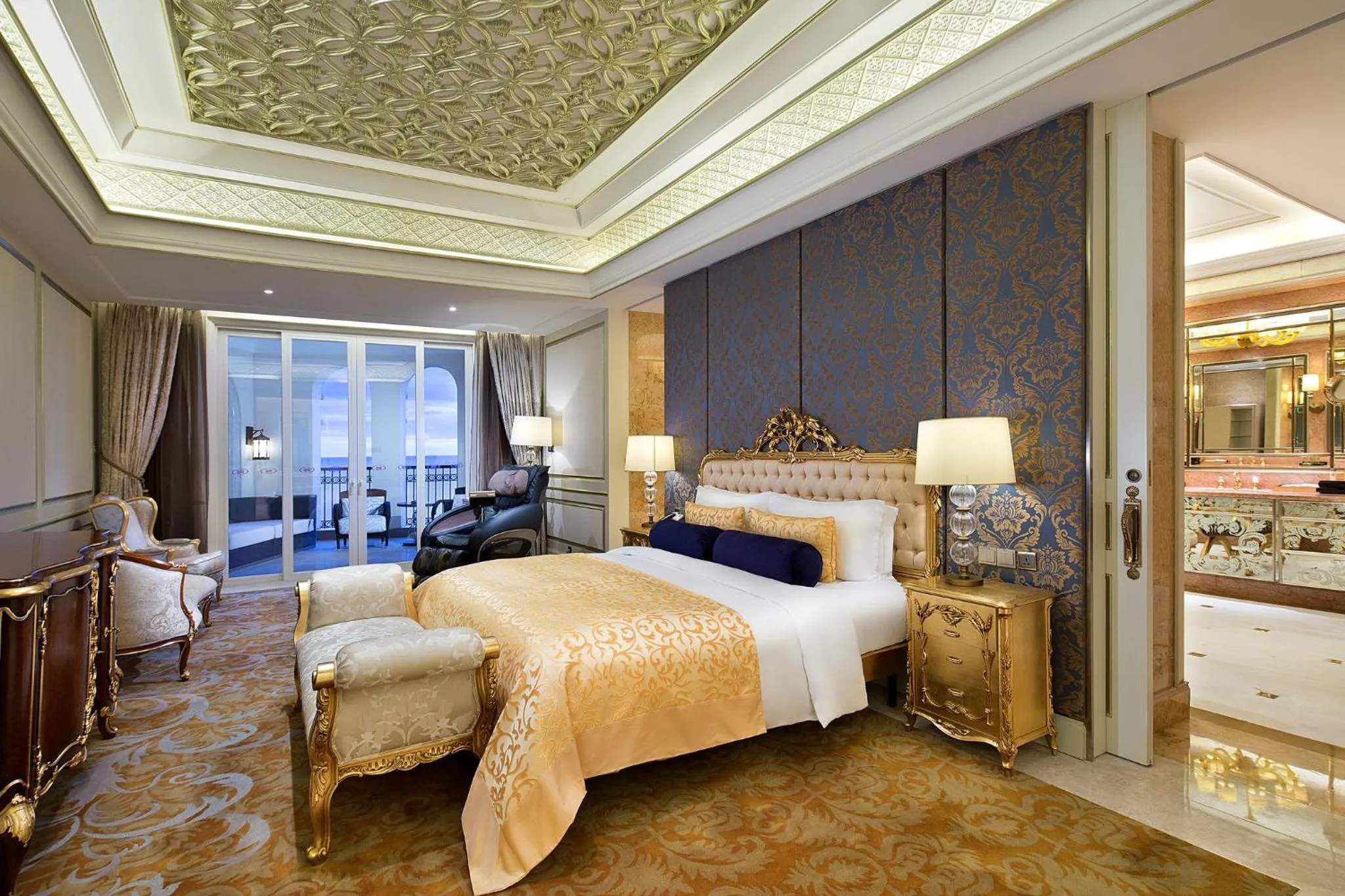 Photo of the whole room, Bed in Crowne Plaza Resort Sanya Bay by IHG